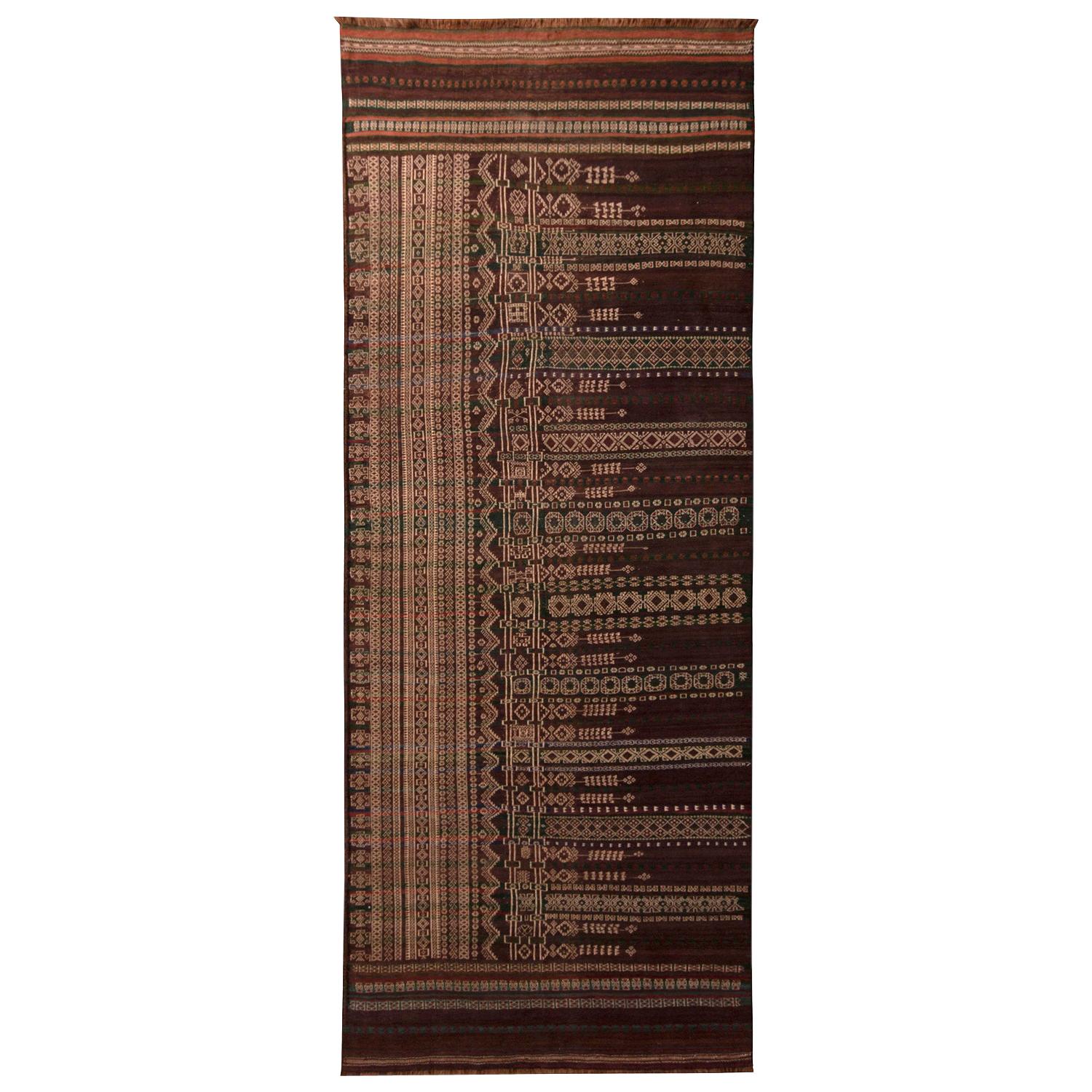 Tapis Kilim Baluch vintage à motif géométrique marron, blanc et vert par Rug & Kilim