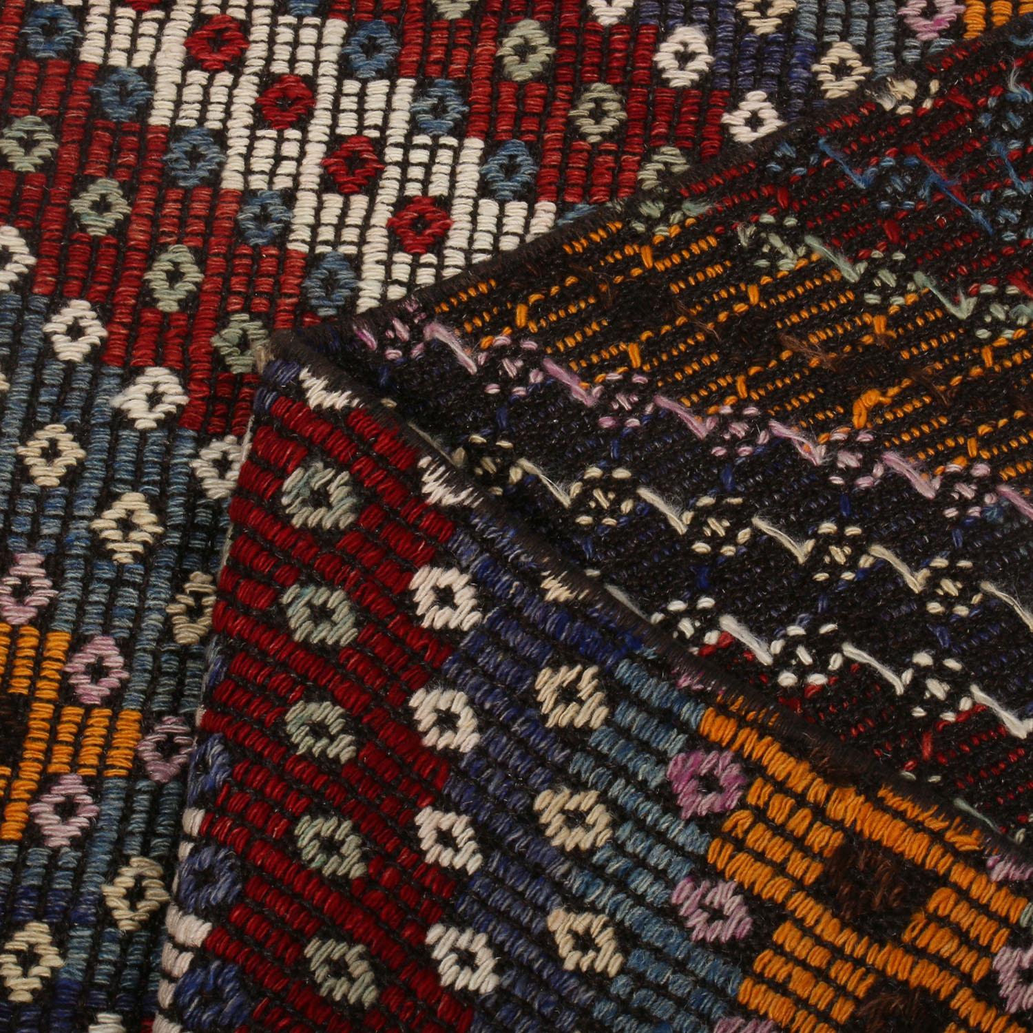 Diamantroter, orangefarbener, blauer Woll-Kelim-Läufer von Teppich & Kelim aus der Mitte des Jahrhunderts im Zustand „Gut“ im Angebot in Long Island City, NY