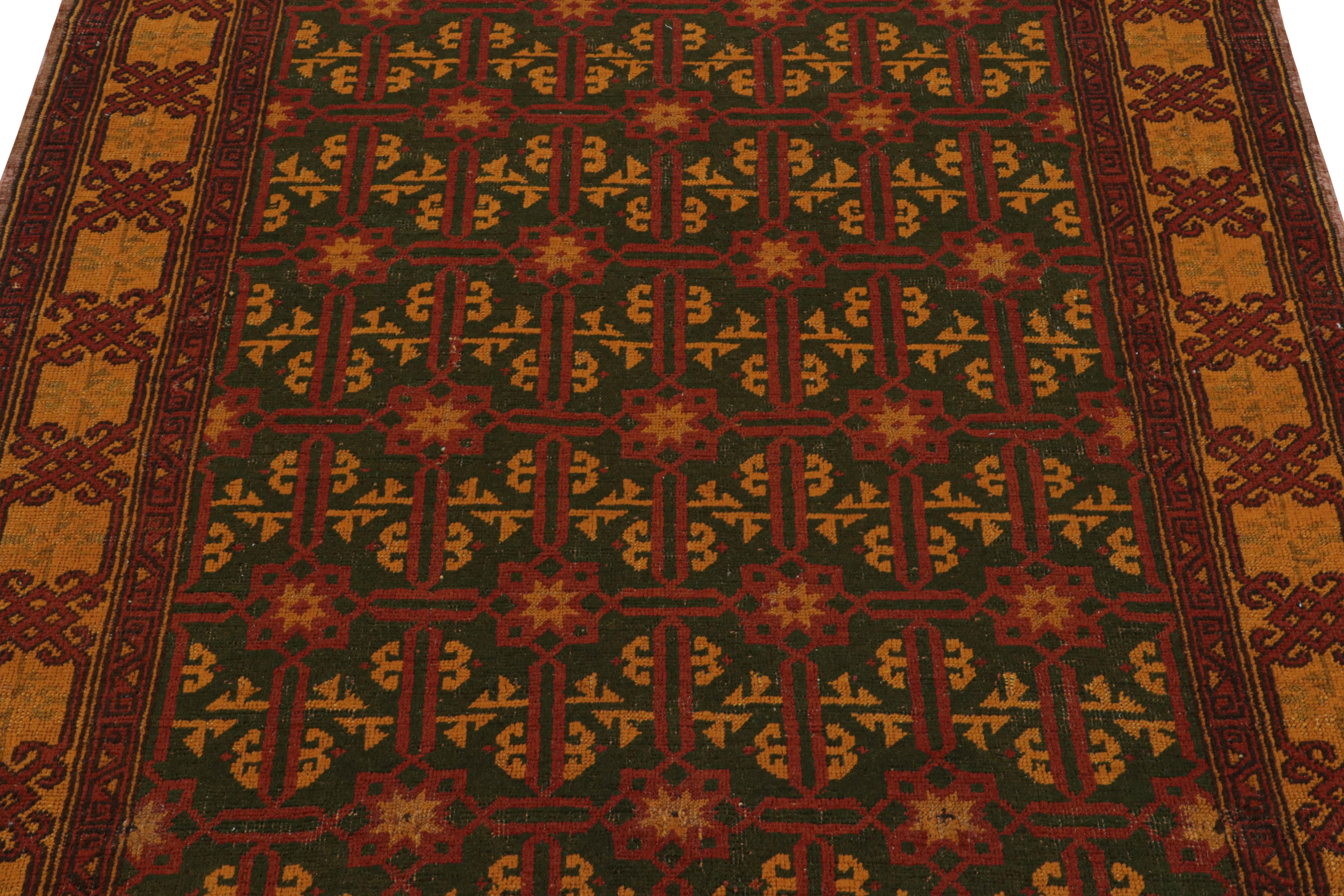 Turkish Vintage Mid-Century Geometric Floral Red And Green Wool Rug - Orange-Brown Accen For Sale