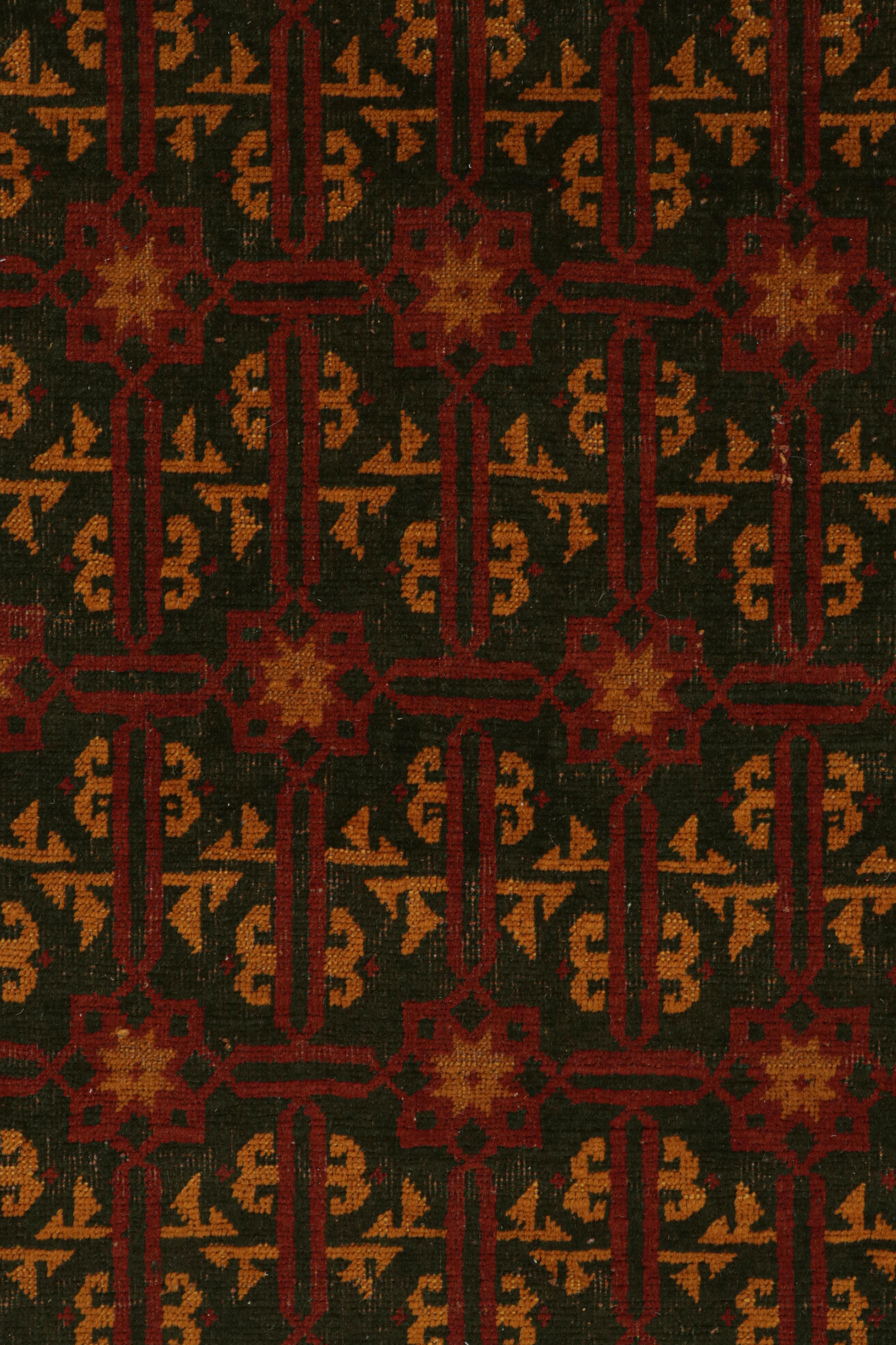 Noué à la main Tapis en laine vintage du milieu du siècle à motifs floraux géométriques rouges et verts - Accen... en vente