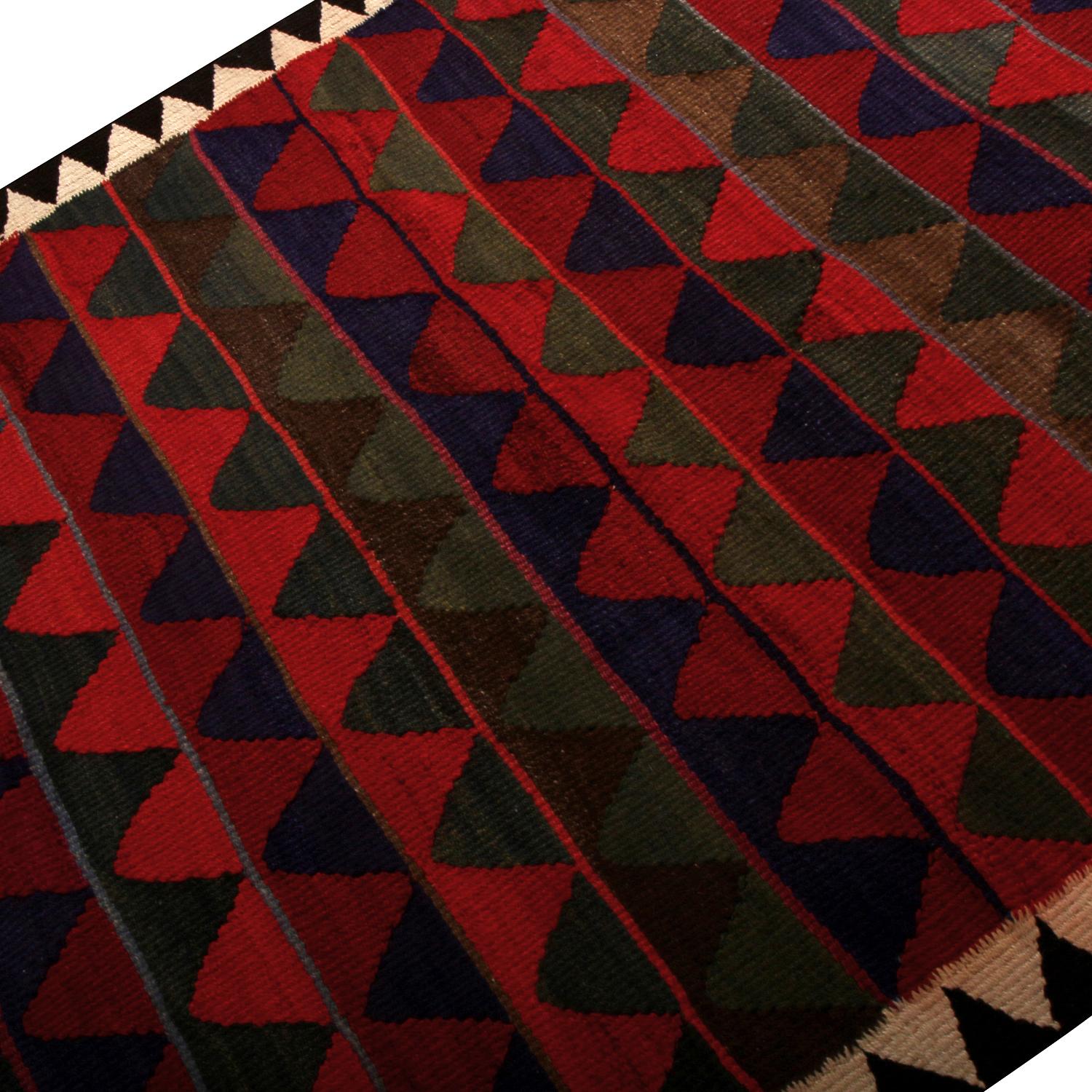 Geometrischer roter und blauer kurdischer persischer Kelim aus Wolle von Teppich & Kelim (Handgewebt) im Angebot