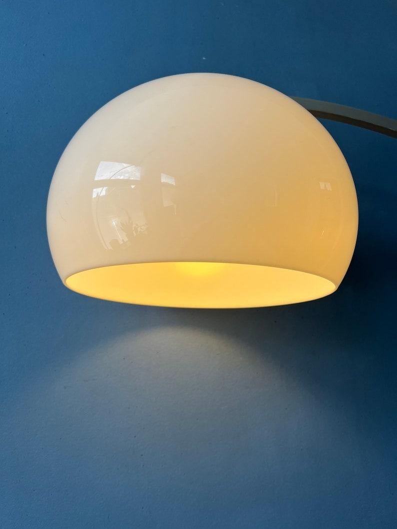 Rare space age arc floor lamp by GEPO with beige mushroom shade. The acrylic glass mushroom shade produces a warm glow. The height/length of the lamp can be adjusted with its extendable arm. The lamp requires one E27 (standard) lightbulb and