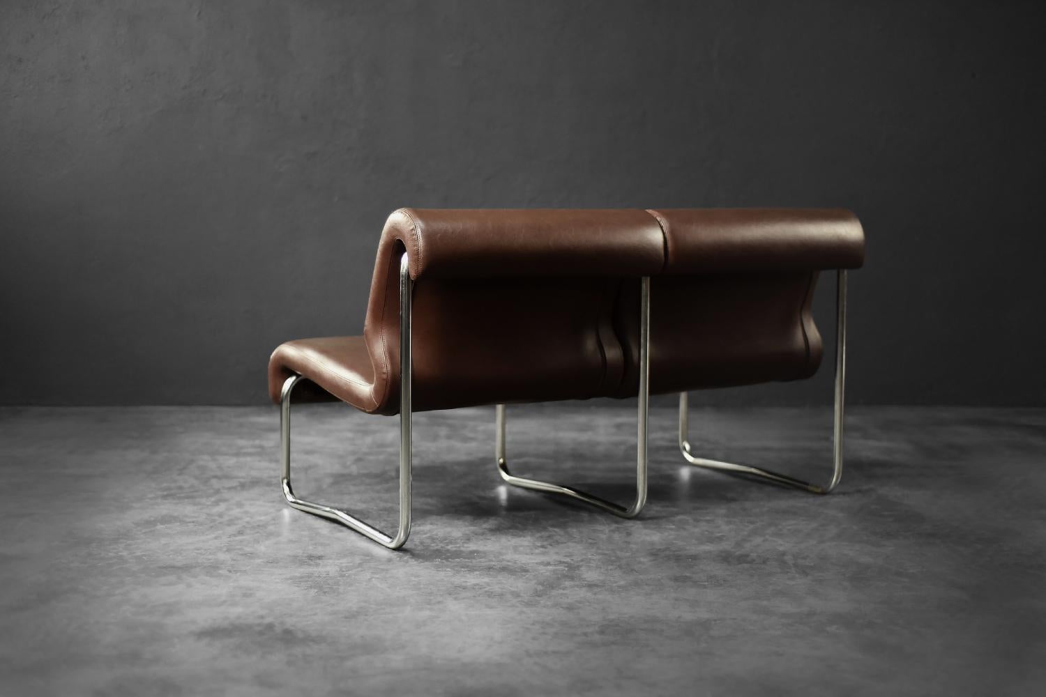 Fine XX secolo Divano da salotto a 2 posti con struttura in acciaio marrone, Vintage Mid-Century German Modern, anni '70 in vendita