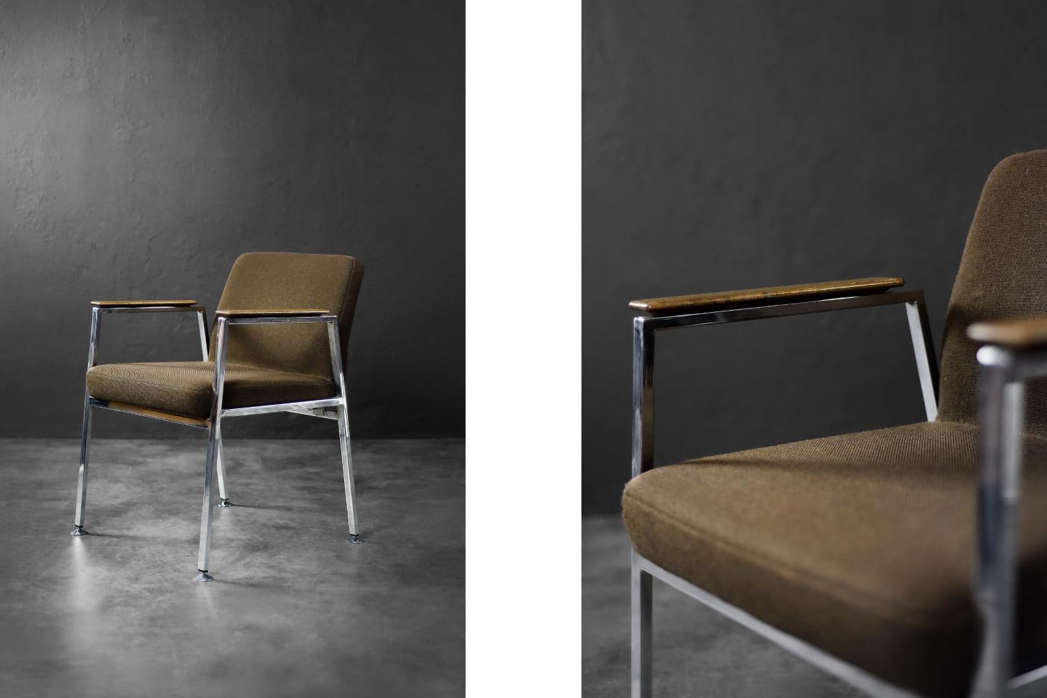 Brauner Konferenzstuhl aus der Mitte des Jahrhunderts von Drabert, 1970er Jahre im Zustand „Gut“ im Angebot in Warszawa, Mazowieckie