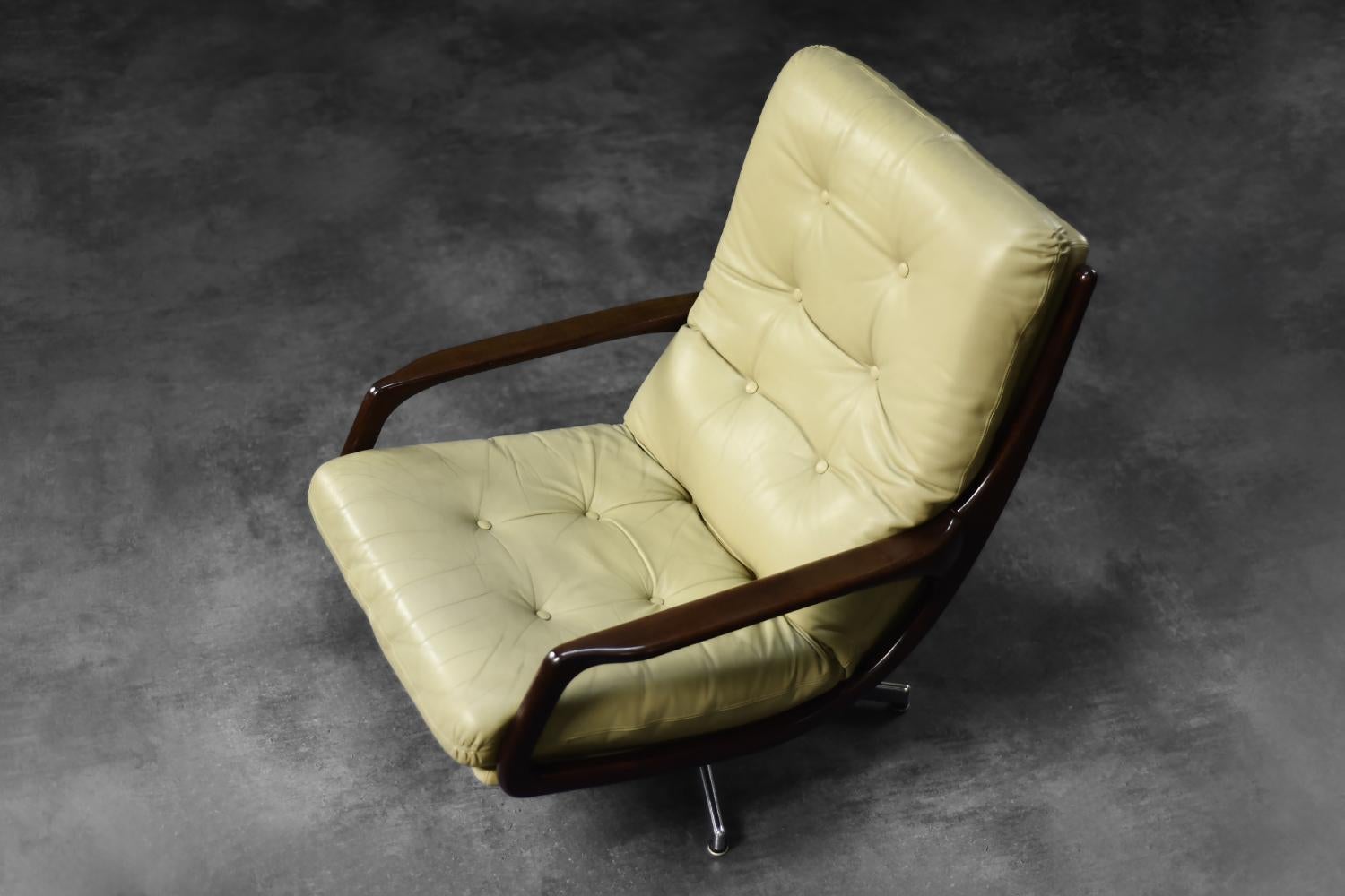 Sillón giratorio de cuero moderno alemán de mediados de siglo de Eugen Schmidt en Bueno estado para la venta en Warszawa, Mazowieckie