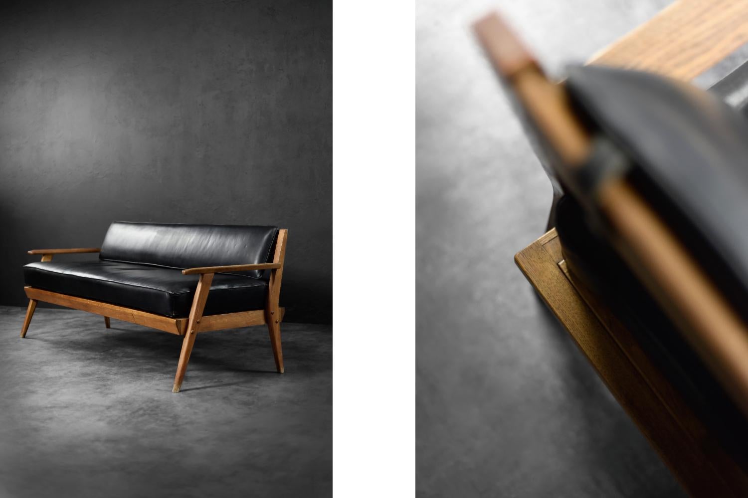 Vintage Mid-Century German Modern Oak & Black Leather Sofa, 1960er Jahre im Angebot 2