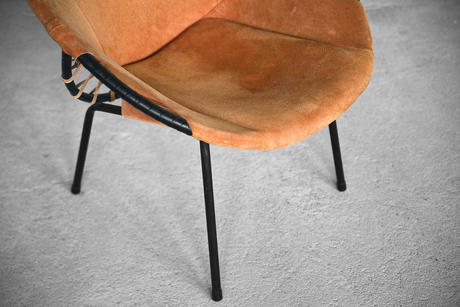 Chaise vintage en daim moderne du milieu du siècle en forme de cercle de ballon de Lusch & Co en vente 6