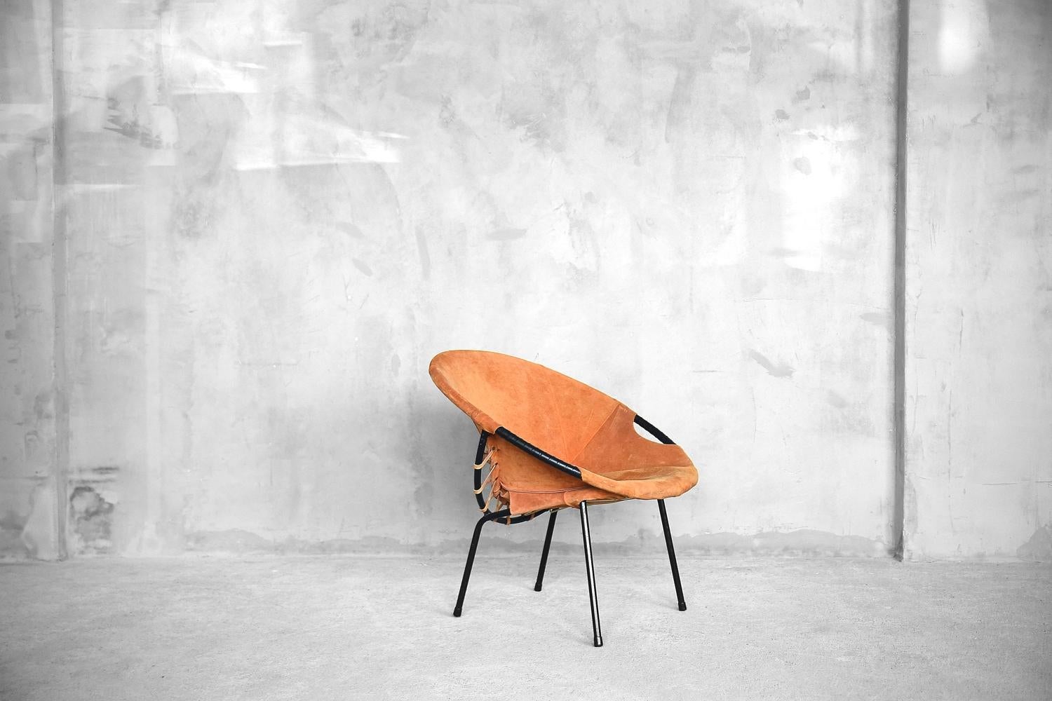Vintage Mid-Century German Modern Suede Circle Balloon Chair from Lusch & Co In Good Condition For Sale In Warszawa, Mazowieckie