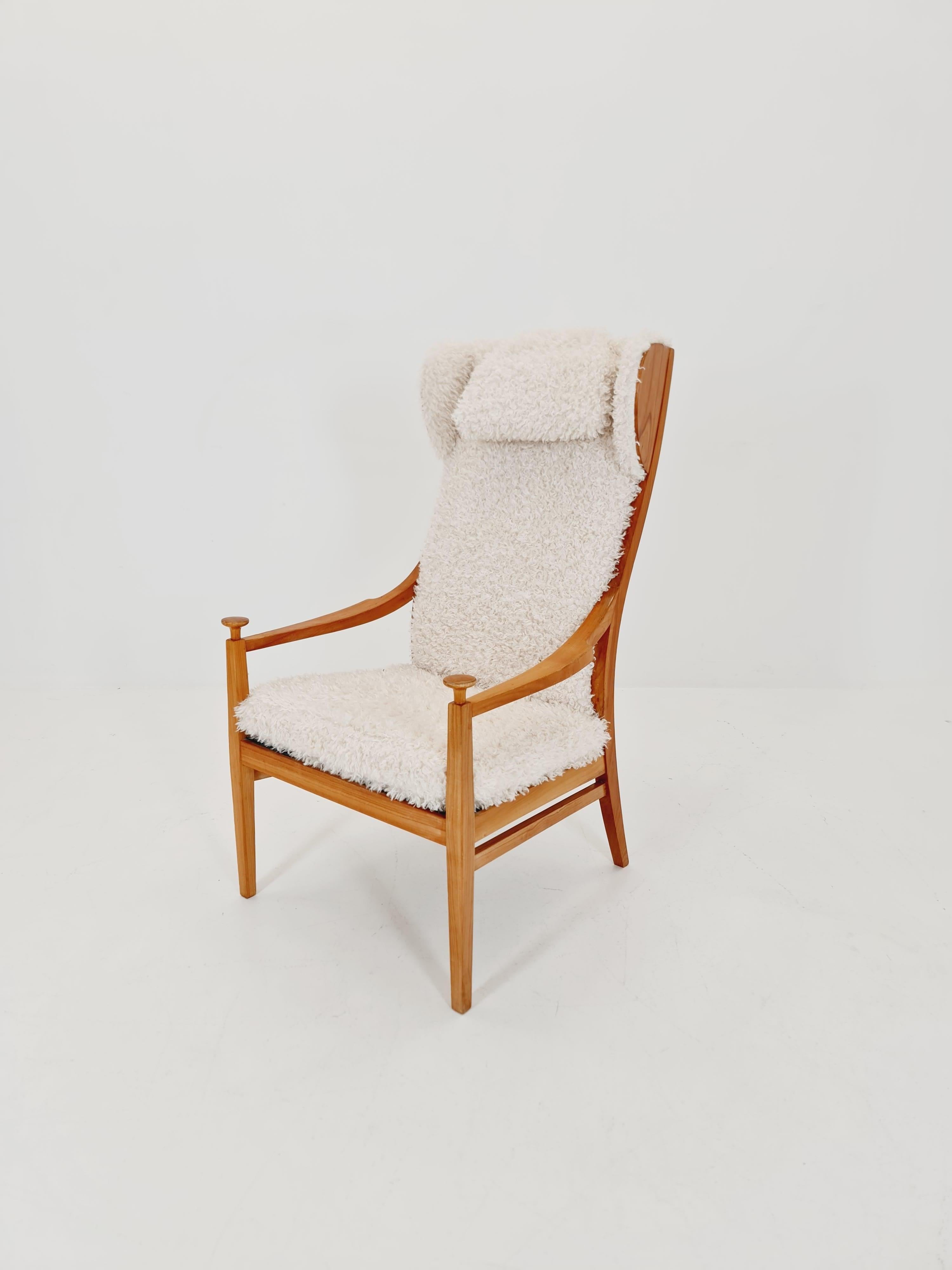 Vintage Mid century German  Wing armchair   1950s


It is in Good condition. However, as with all the vintage items some minor wear marks should be expected. The upholstered Seats completely restored with High quality fabric  
 Made of faux 