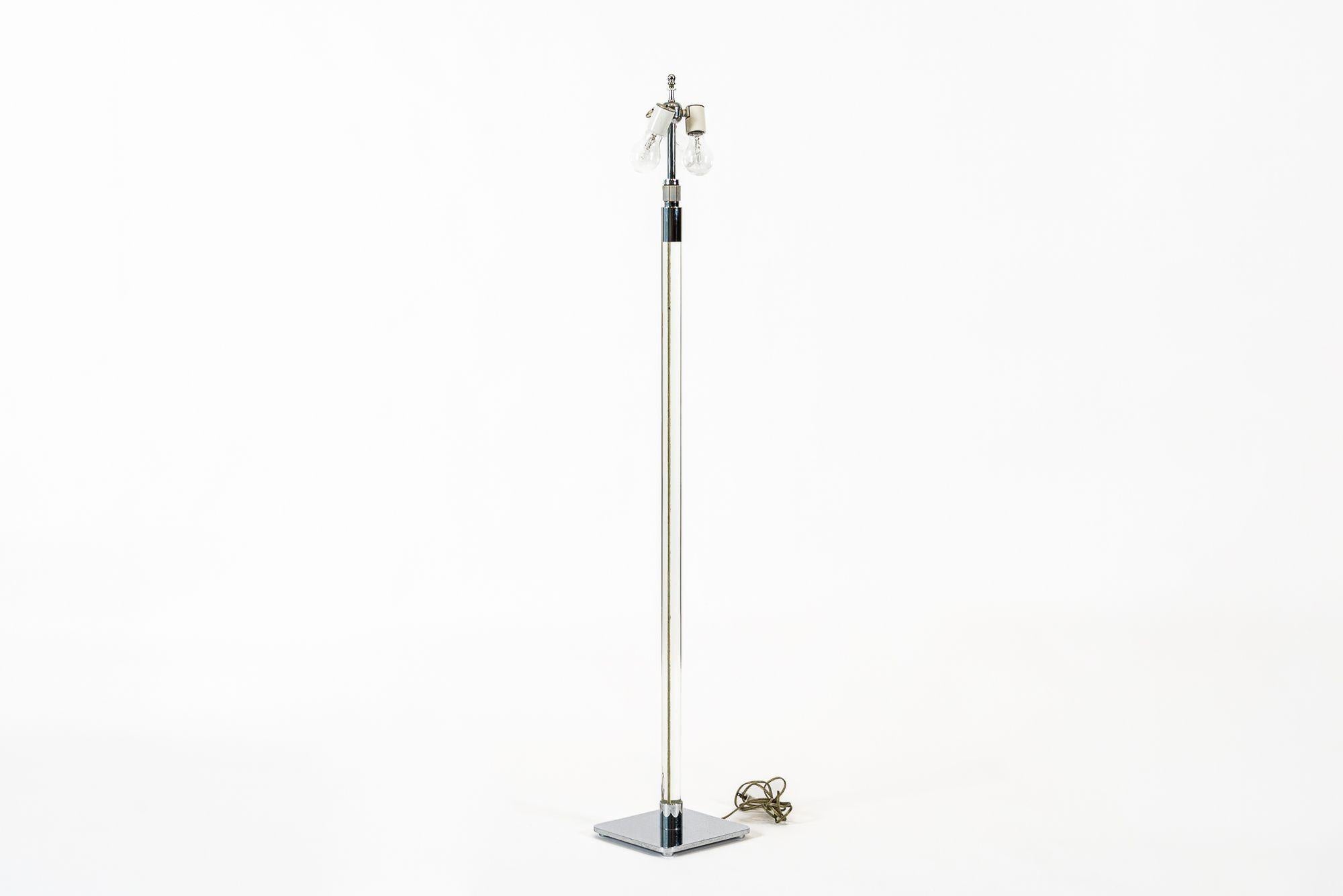 Mid-Century Modern Lampadaire vintage mi-siècle en verre et chrome par Hansen en vente