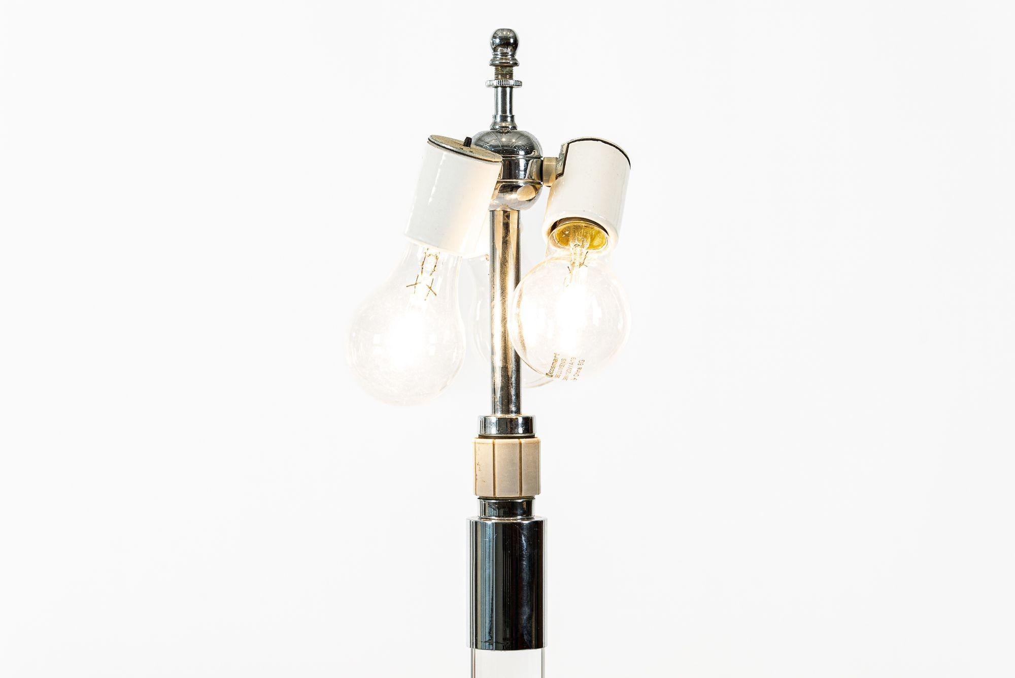 Métal Lampadaire vintage mi-siècle en verre et chrome par Hansen en vente