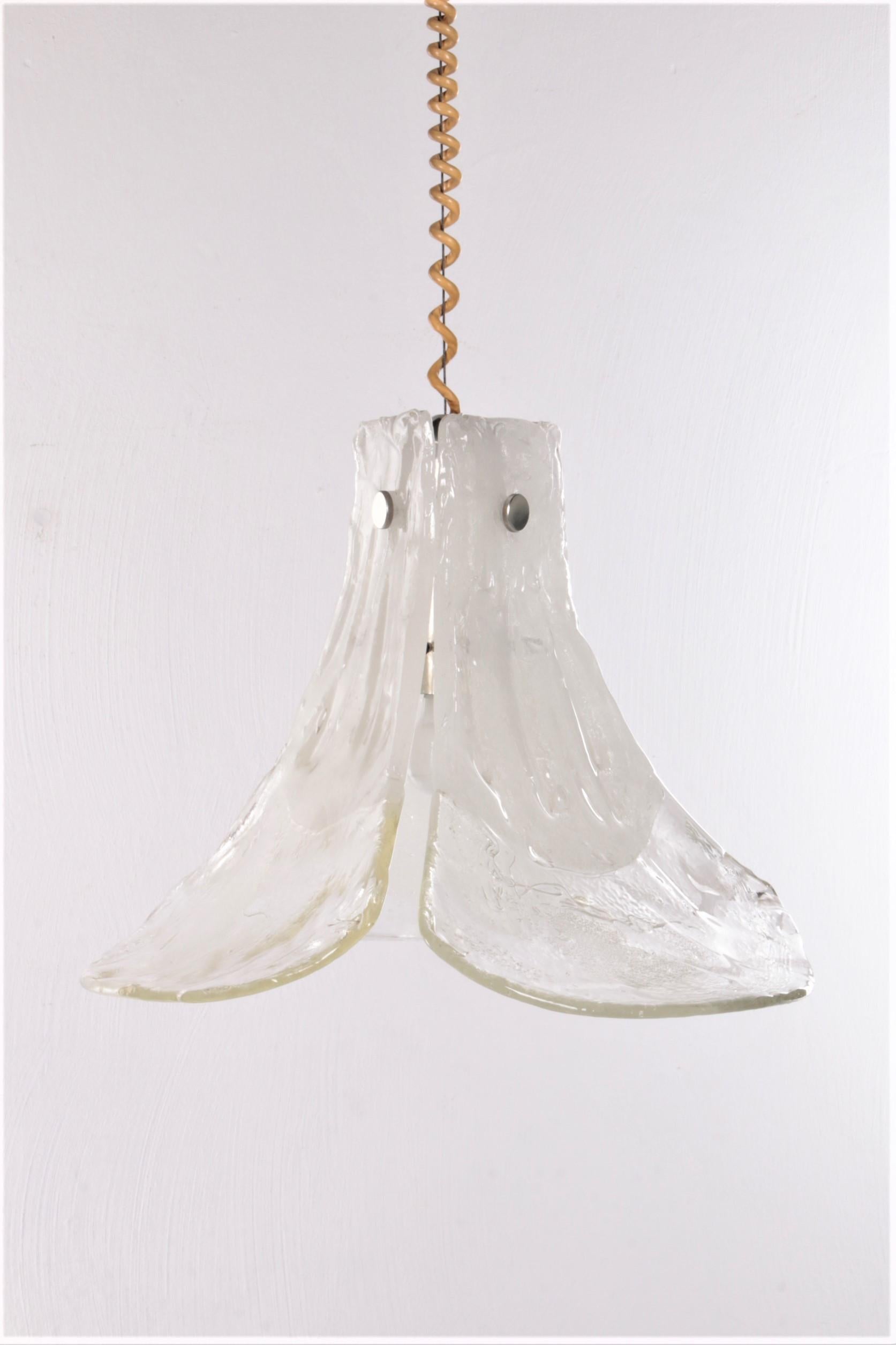 Hängelampenlampe aus Glas aus der Mitte des Jahrhunderts von J. T. Kalmar, 1960 (Moderne der Mitte des Jahrhunderts) im Angebot