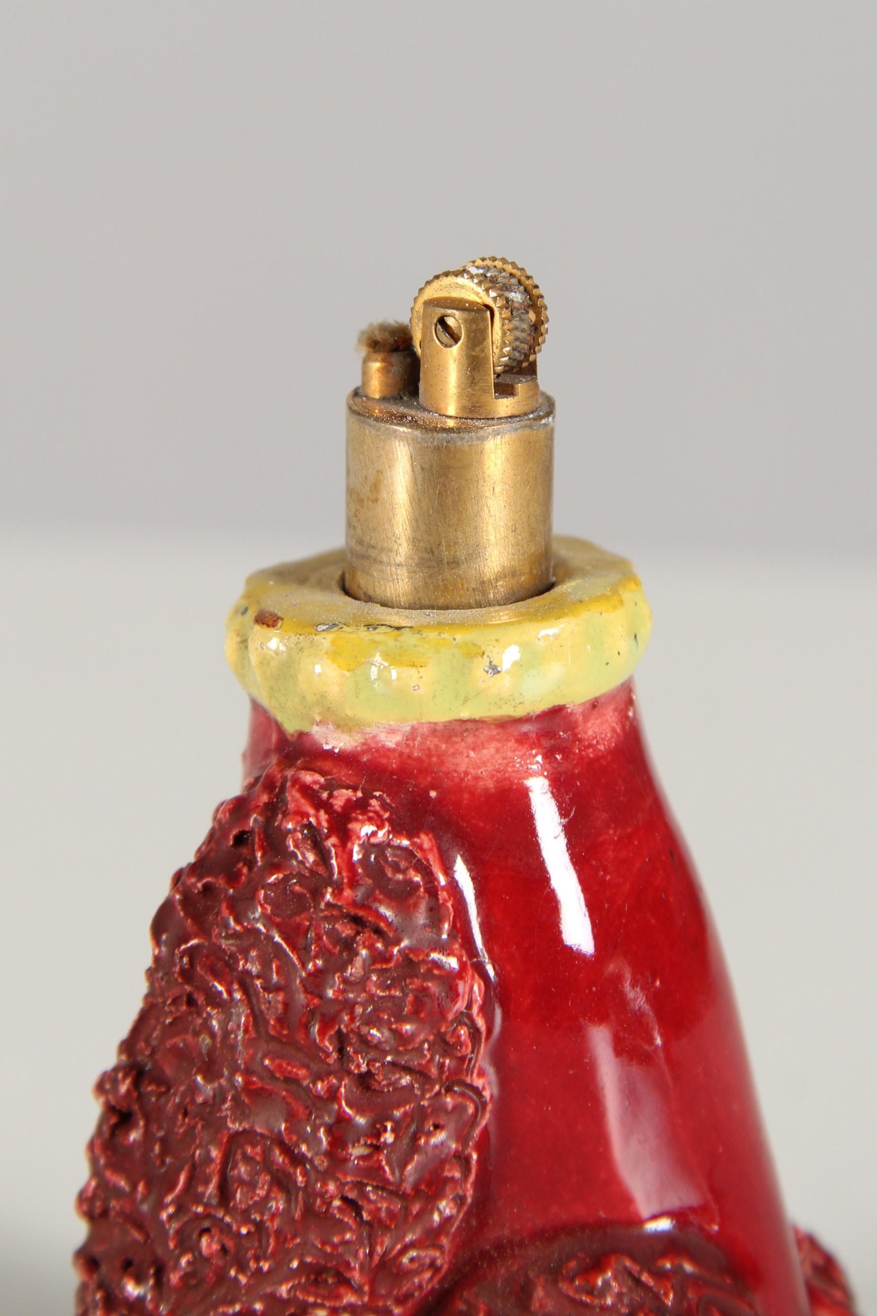 Vintage Mid-Century Glazed Ceramic Maroon Spaghetti Poodle Lighter Sculpture in vendita 5