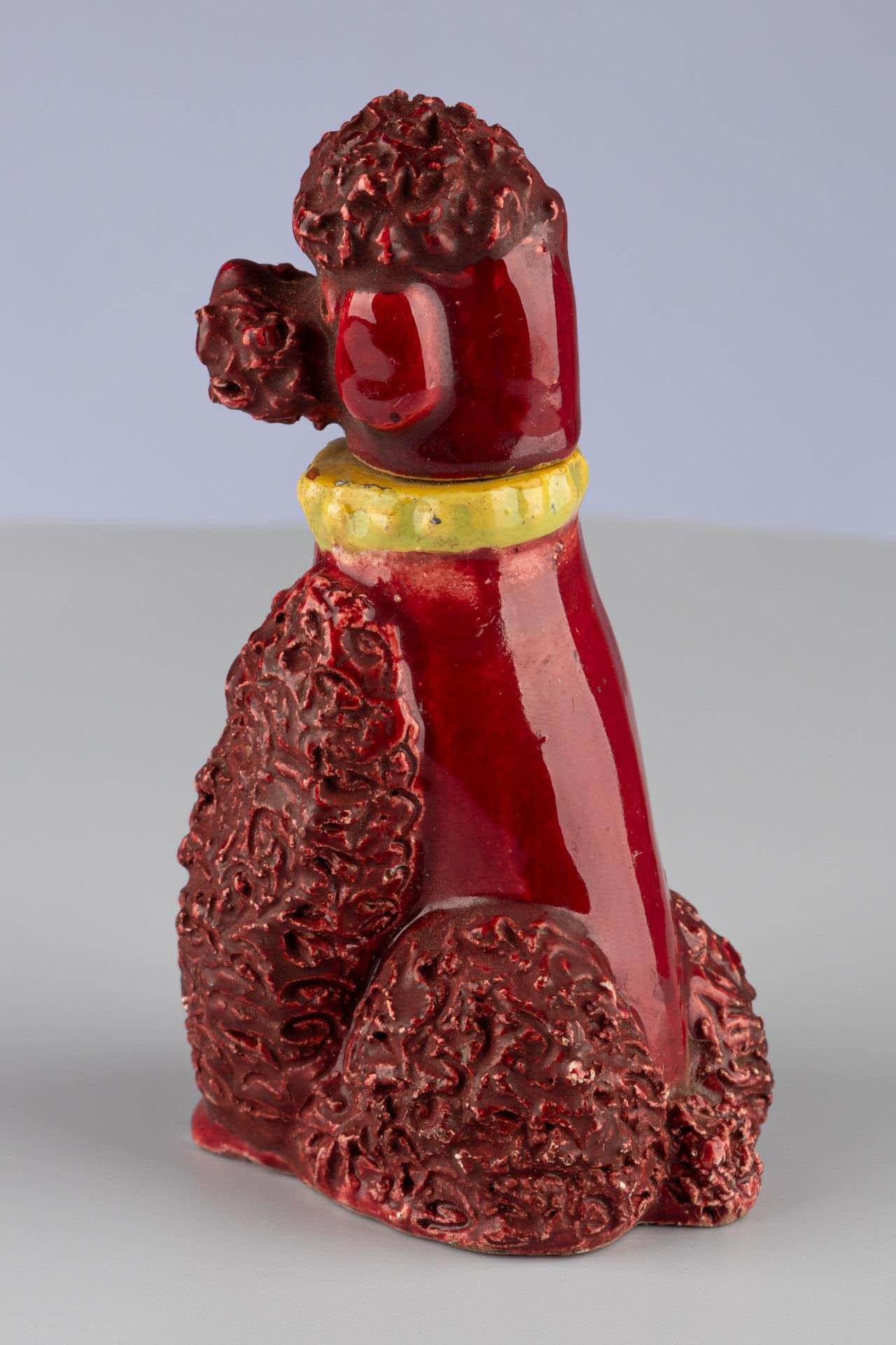 Metà XX secolo Vintage Mid-Century Glazed Ceramic Maroon Spaghetti Poodle Lighter Sculpture in vendita
