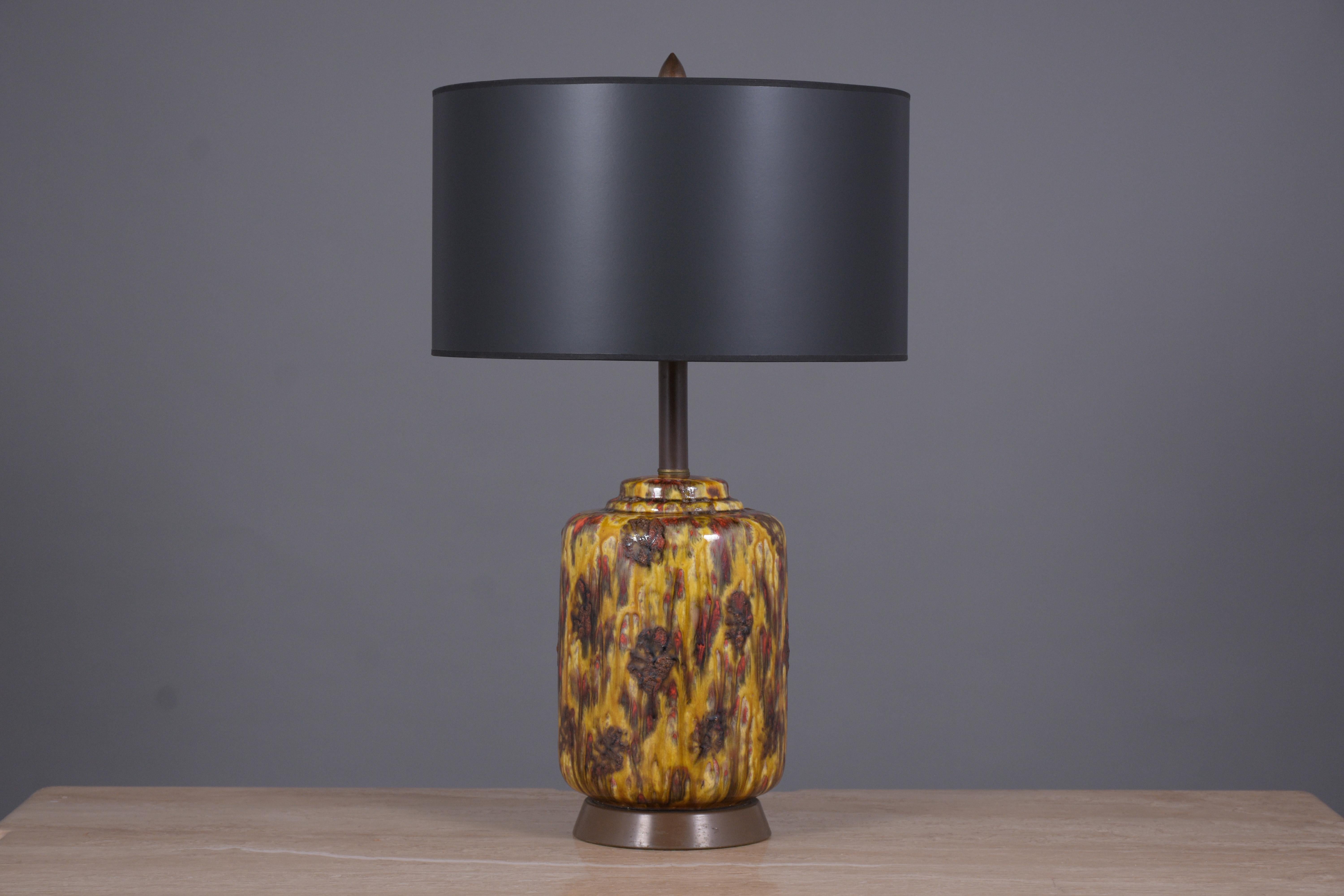 American Vintage Mid-Century Modern Glazed Ceramic Table Lamp For Sale