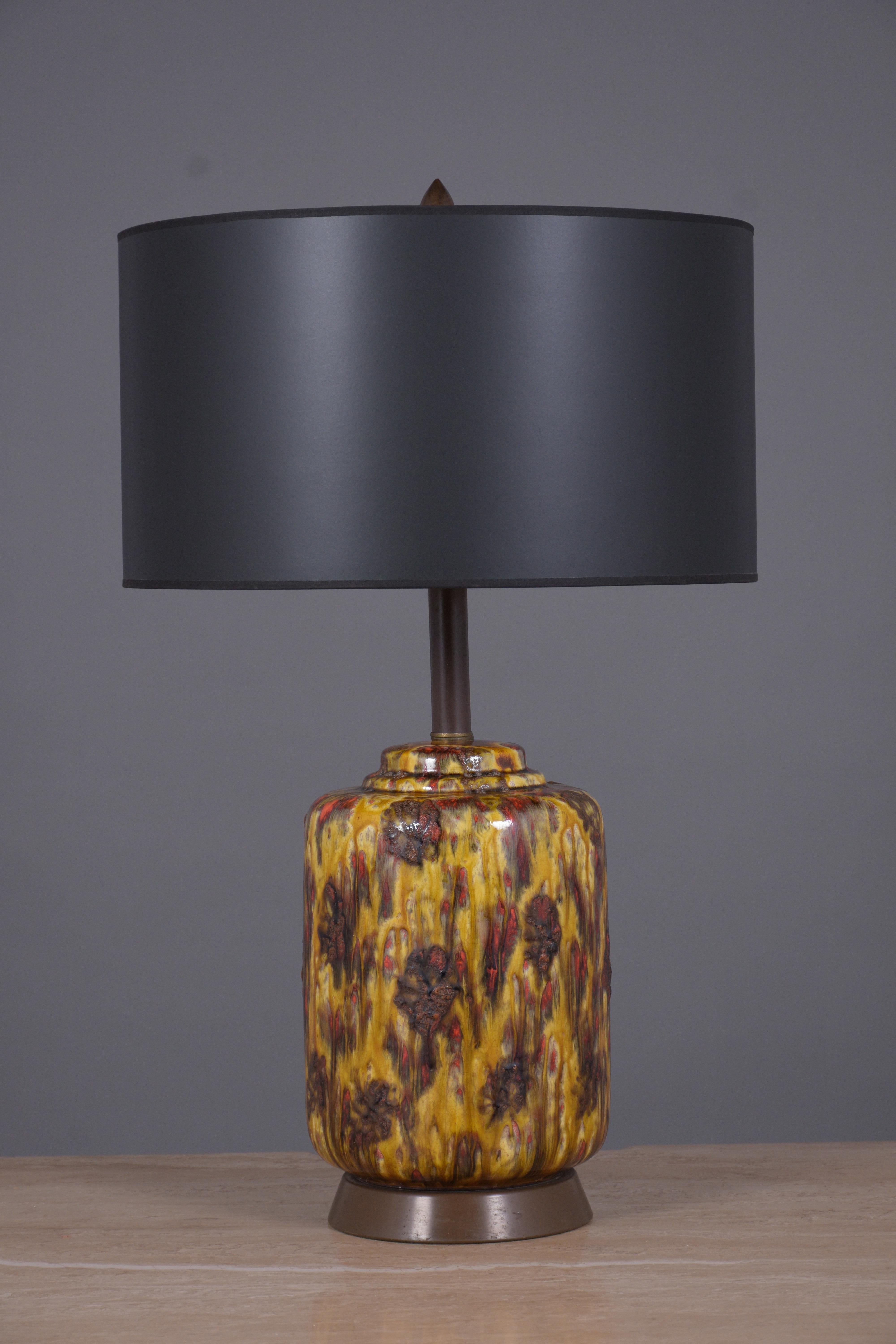 Gilt Vintage Mid-Century Modern Glazed Ceramic Table Lamp For Sale