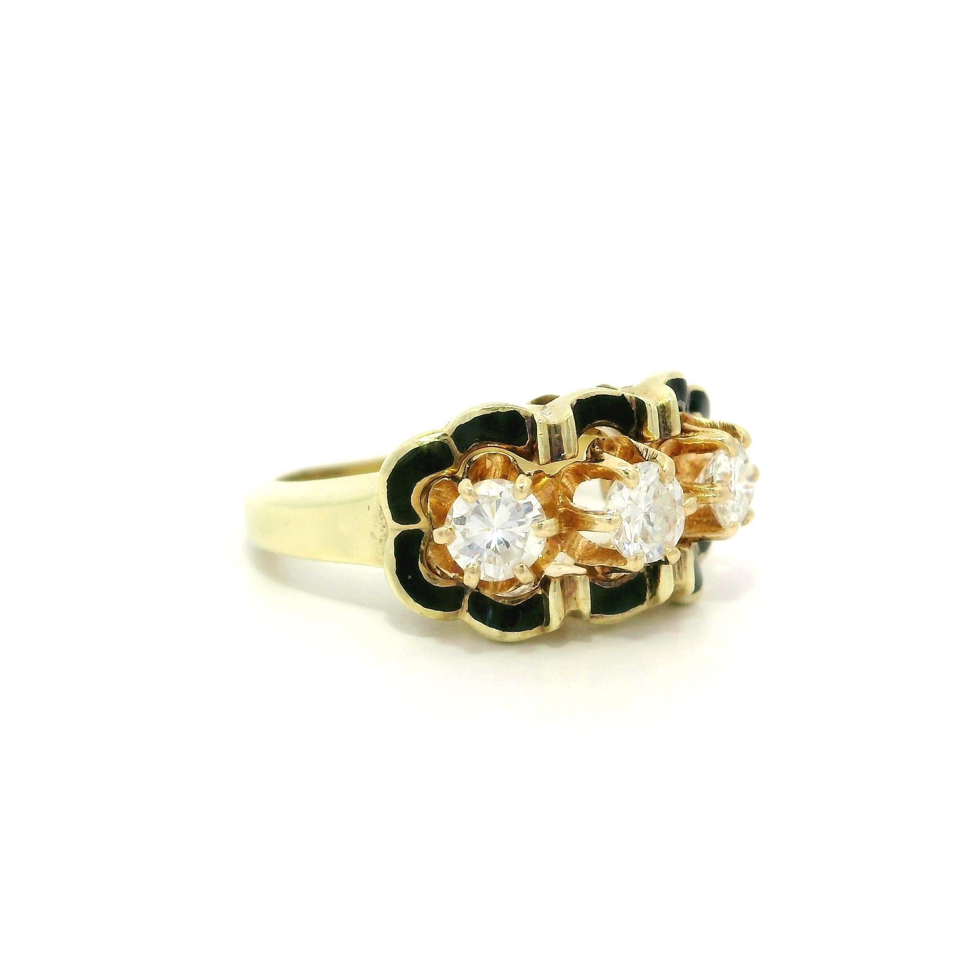 Anello d'oro d'epoca della metà del secolo scorso con diamante e smalto nero smerlato a 3 pietre in vendita 6
