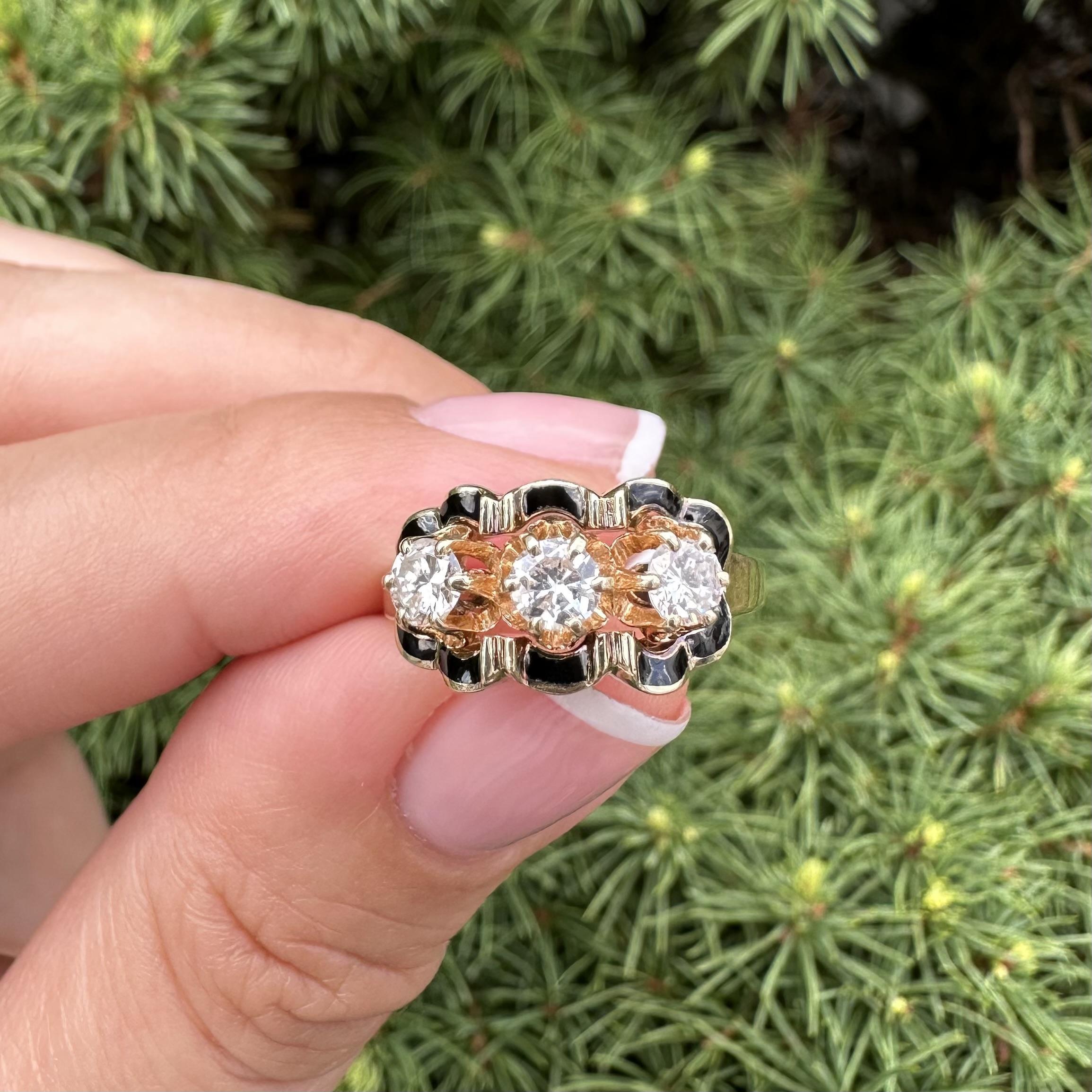 Anello d'oro d'epoca della metà del secolo scorso con diamante e smalto nero smerlato a 3 pietre In condizioni ottime in vendita a Montclair, NJ