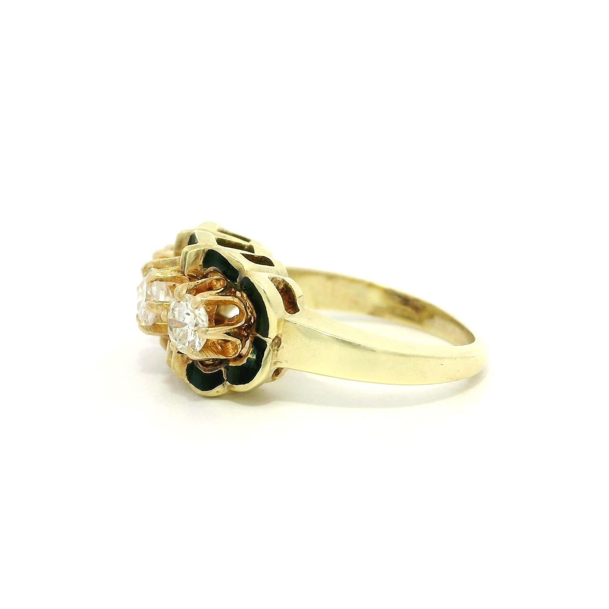 Anello d'oro d'epoca della metà del secolo scorso con diamante e smalto nero smerlato a 3 pietre in vendita 1