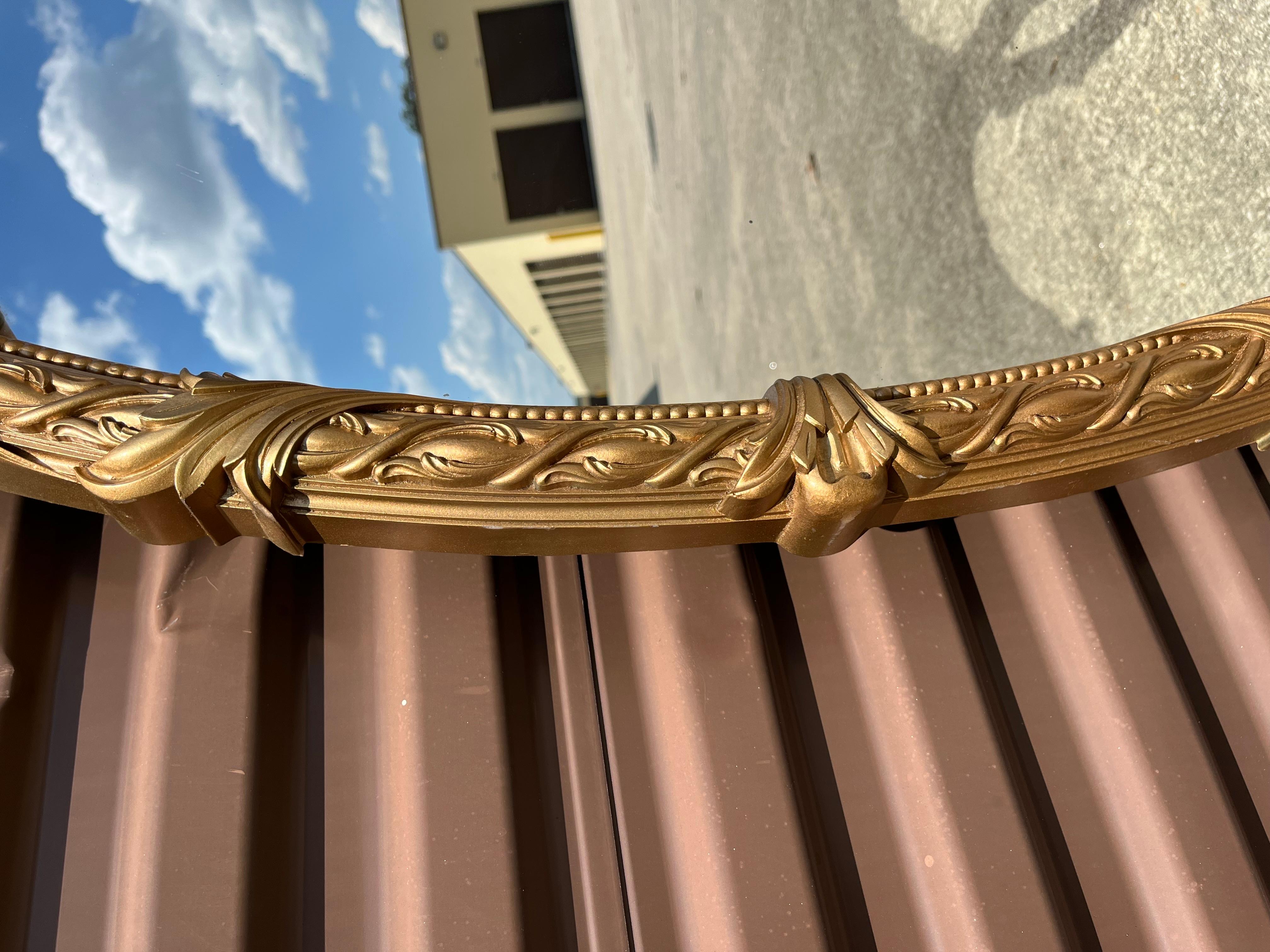 Espejo de pared oval Vintage Mid Century Gold Bassett Triptych Hollywood Regency en Bueno Estado en Portsmouth, VA