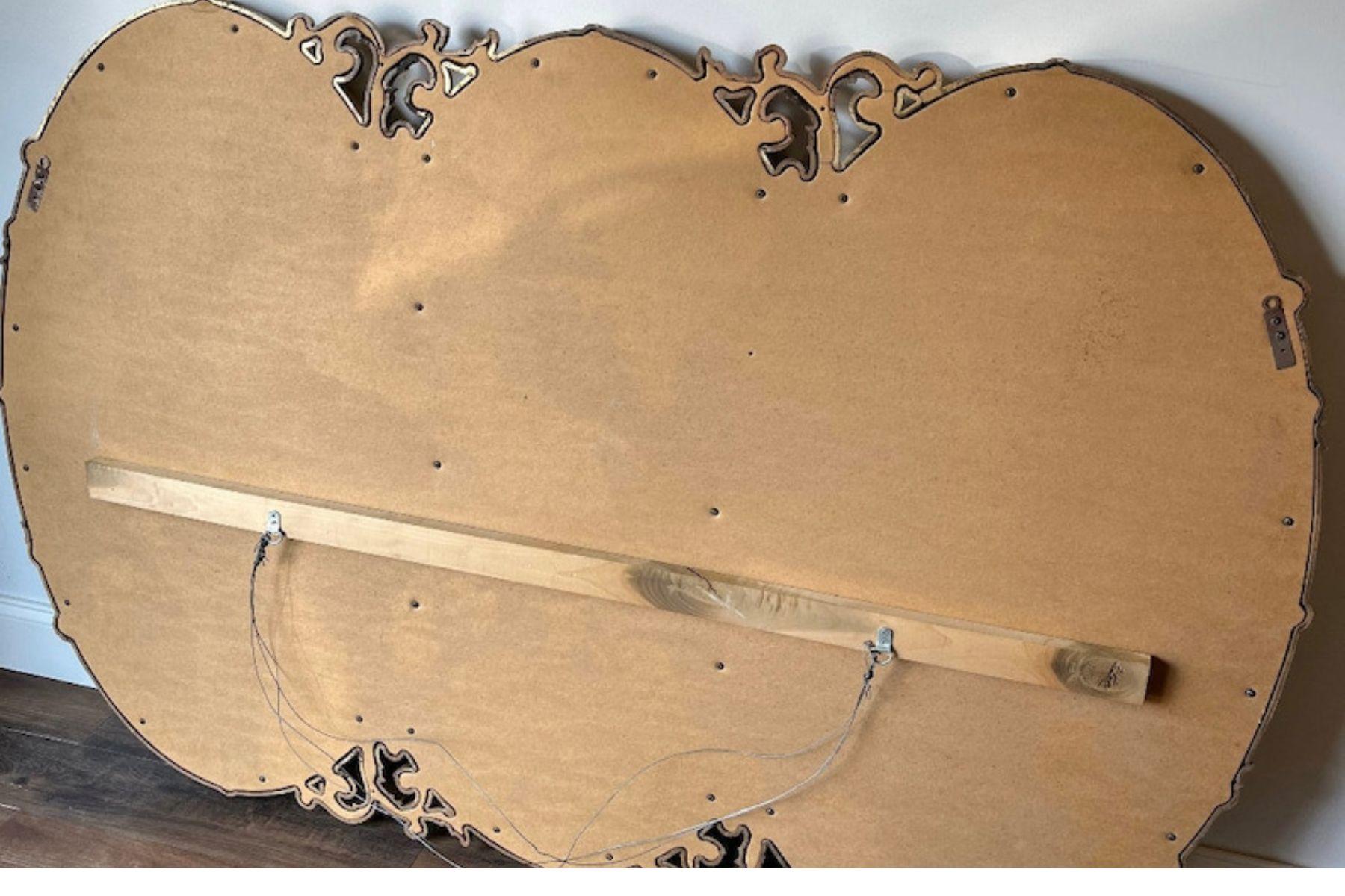 Miroir mural ovale vintage du milieu du siècle dernier, triptyque Bassett doré, style Hollywood Regency en vente 1
