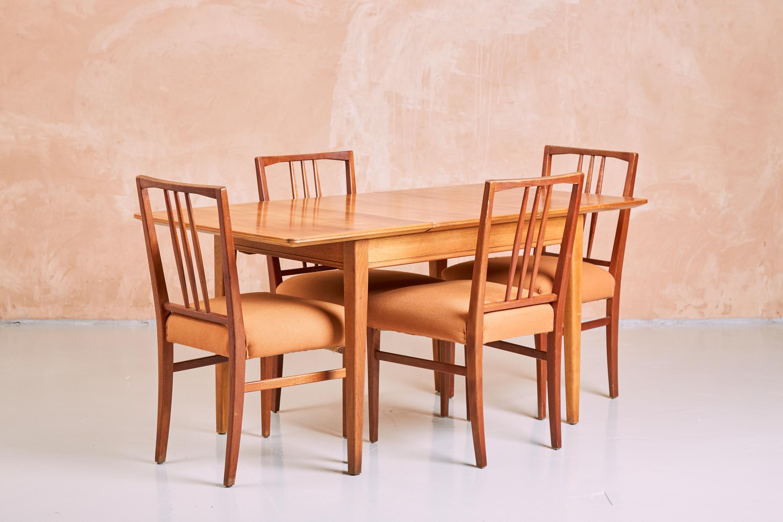 Anglais Gordon Russell table de salle à manger à rallonge et chaises en chêne vintage du milieu du siècle dernier, années 1950 en vente