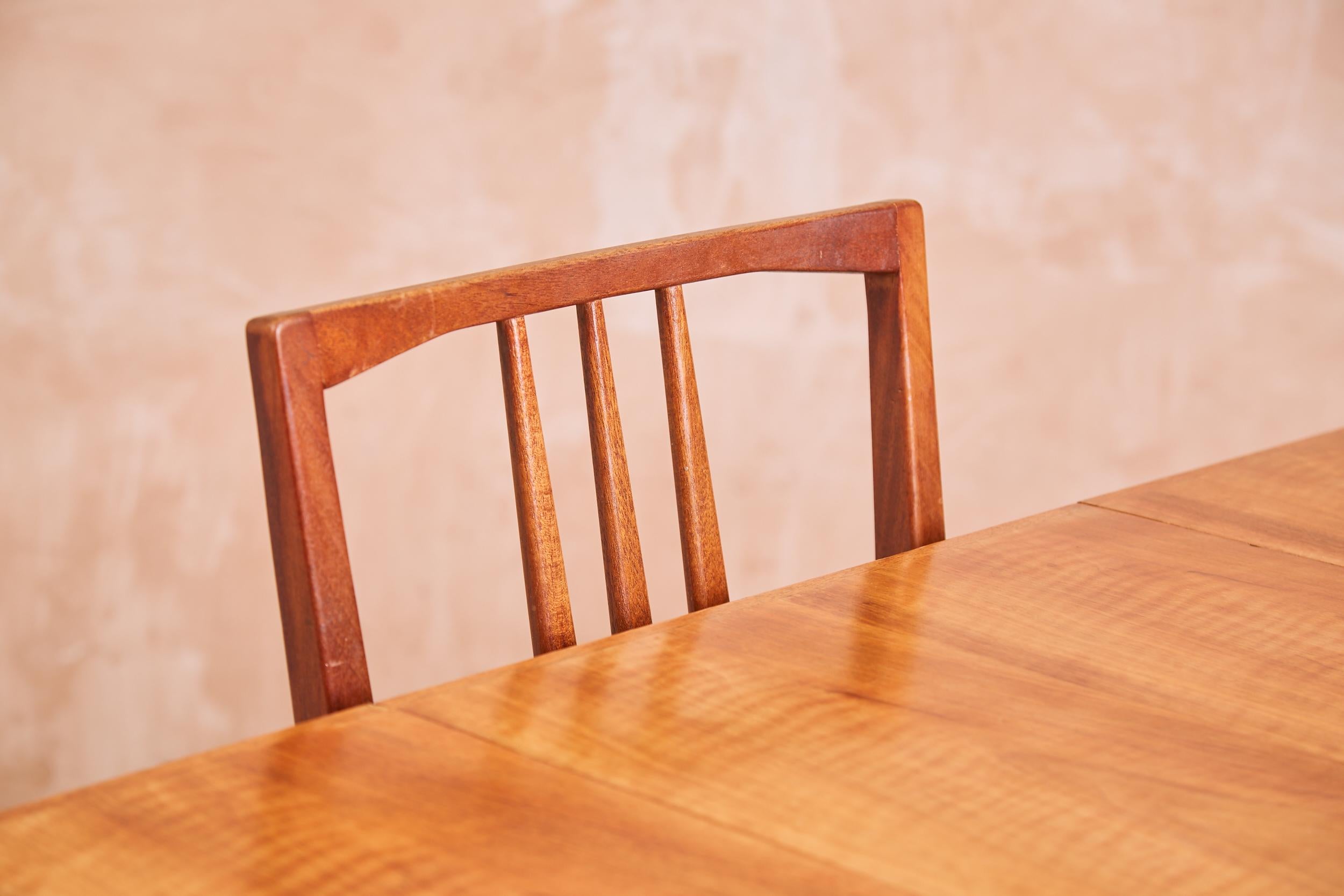 Ausziehbarer Esstisch und Stühle aus Eiche aus der Mitte des Jahrhunderts von Gordon Russell, 1950er Jahre im Zustand „Gut“ im Angebot in London, GB