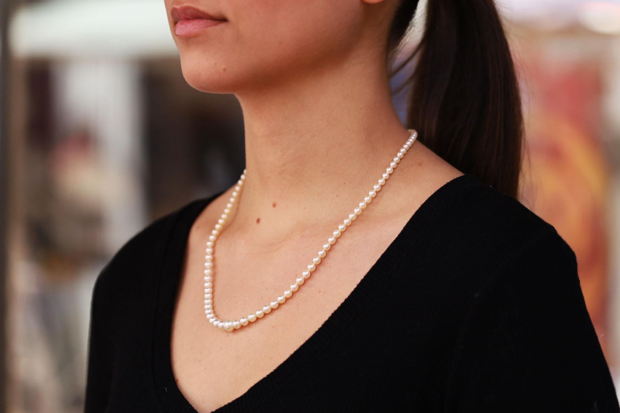 Neoclassical Vintage Mid Century Graduated Japanese Akoya Pearl Necklace