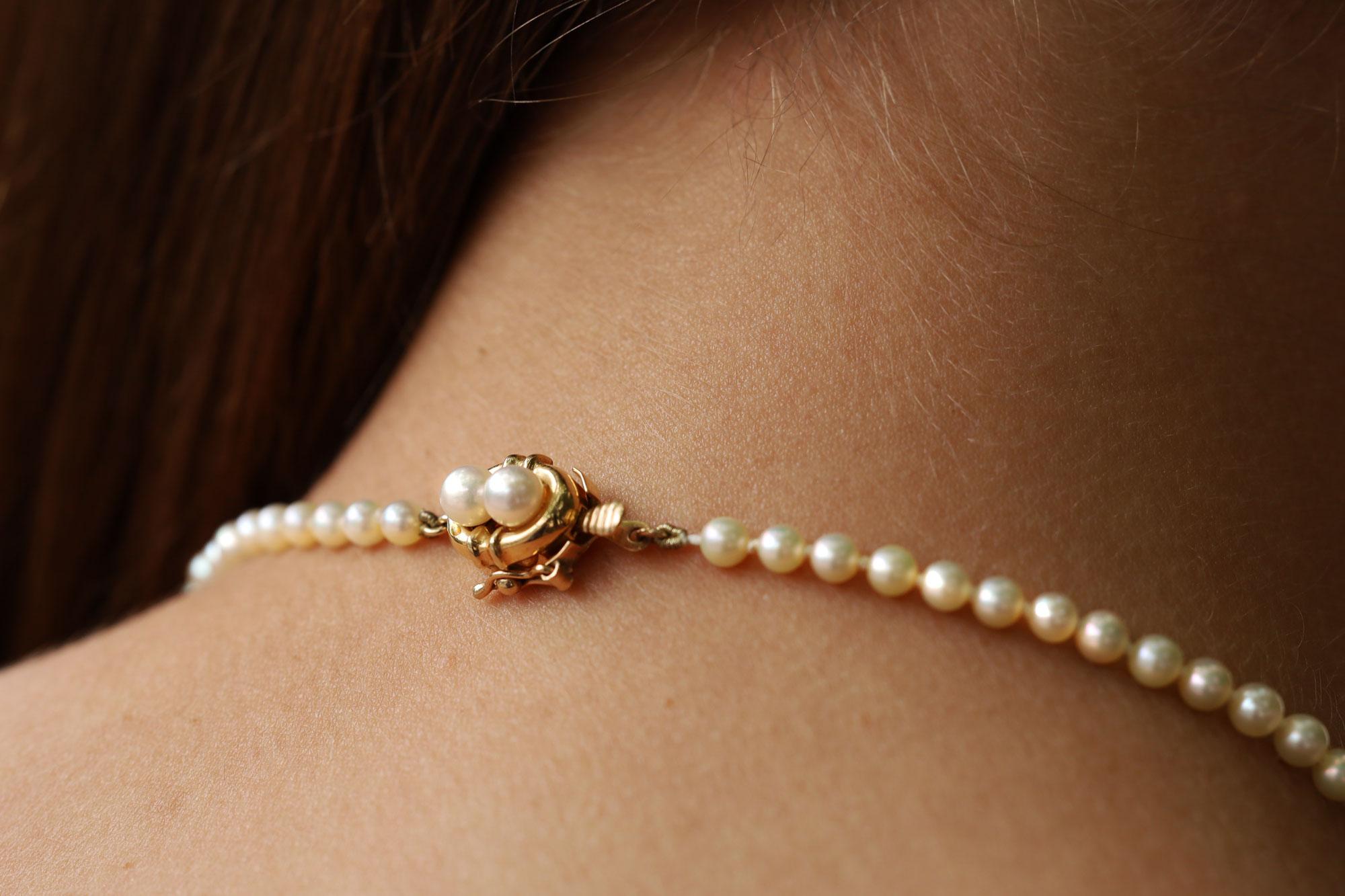 Vintage Mid Century Graduated Japanese Akoya Pearl Necklace In Good Condition In Santa Barbara, CA