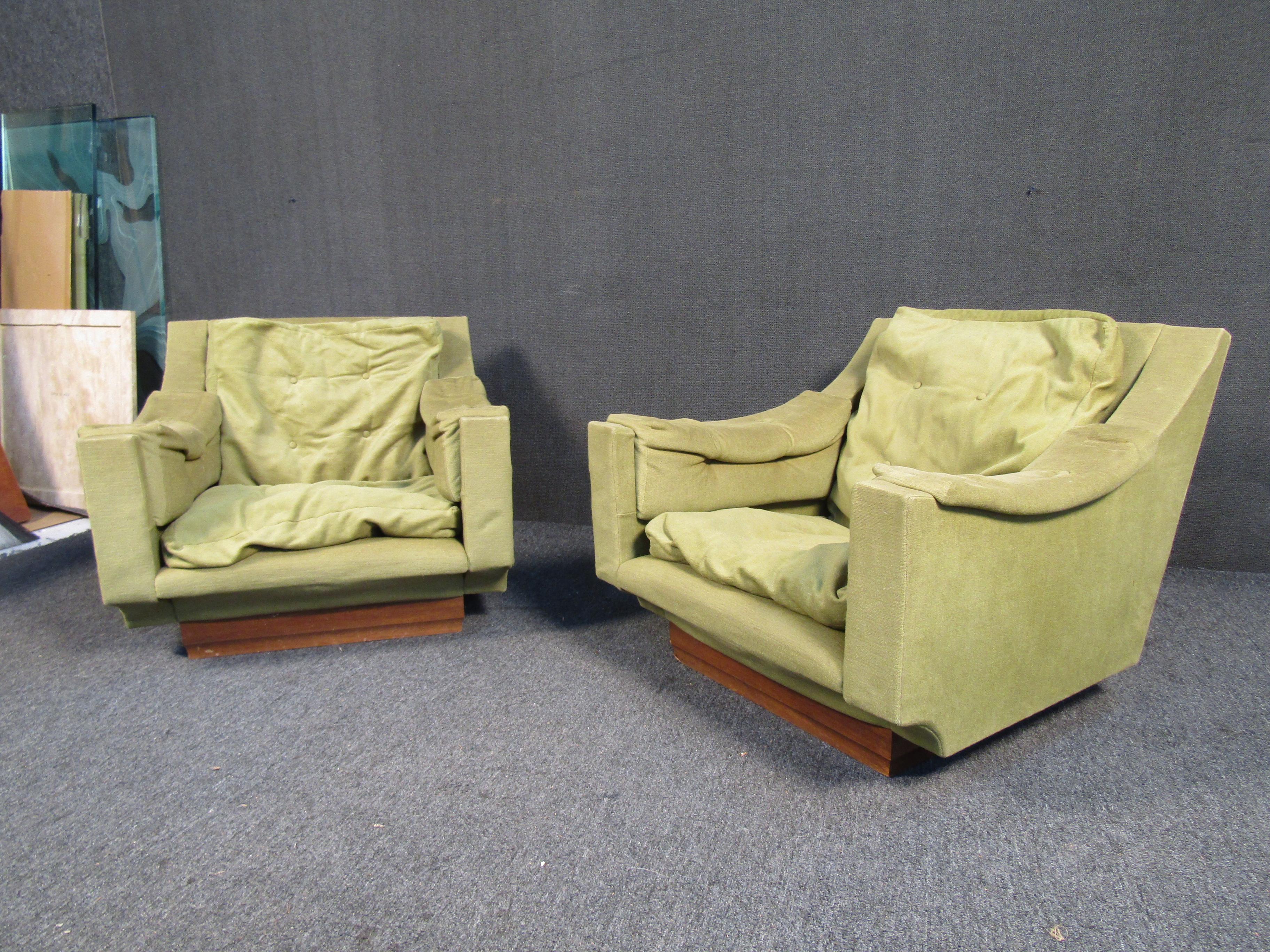 Vintage Mid-Century Green Lounge Chairs In Good Condition For Sale In Brooklyn, NY