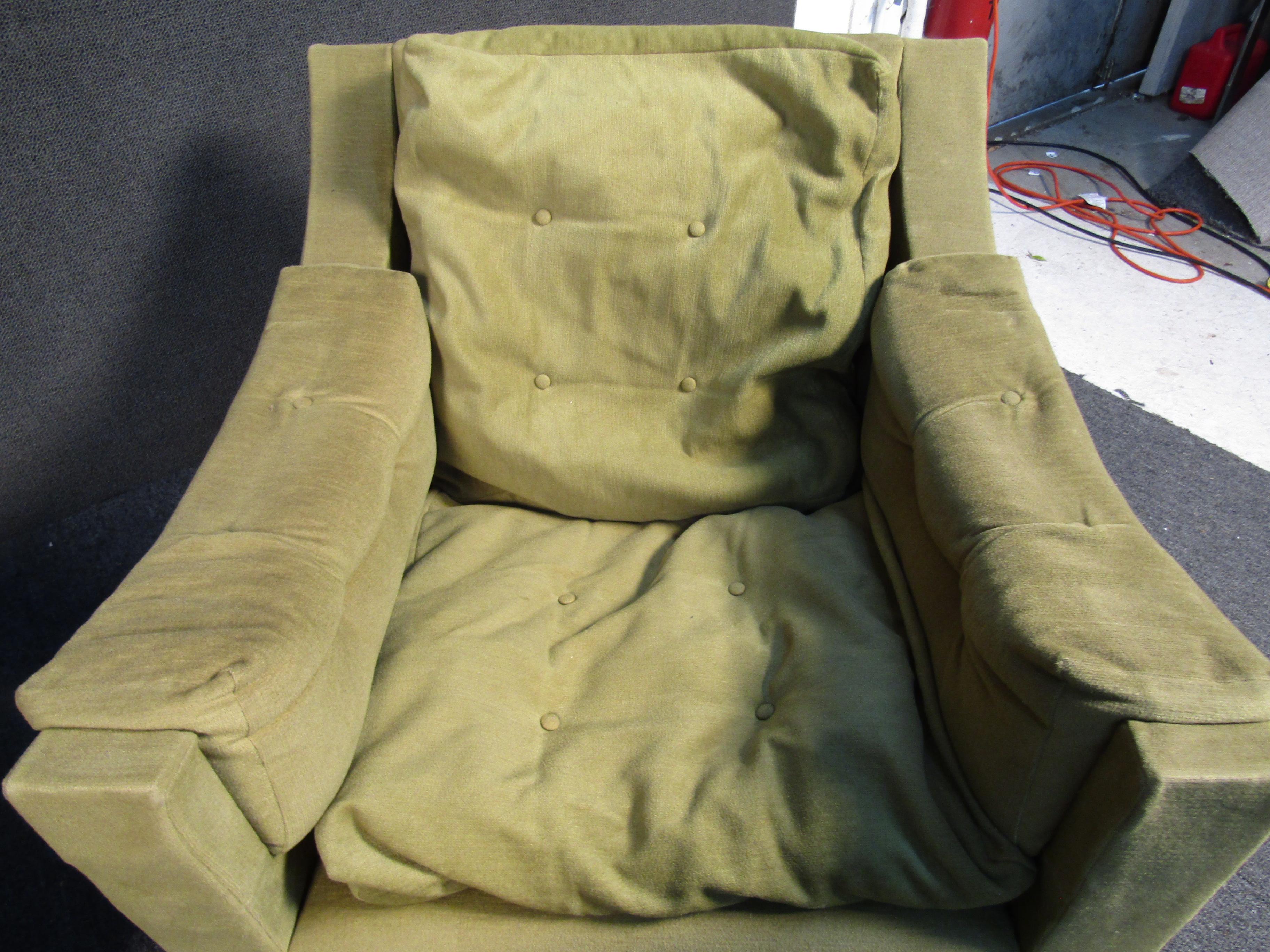 Vintage Mid-Century Green Lounge Chairs For Sale 3