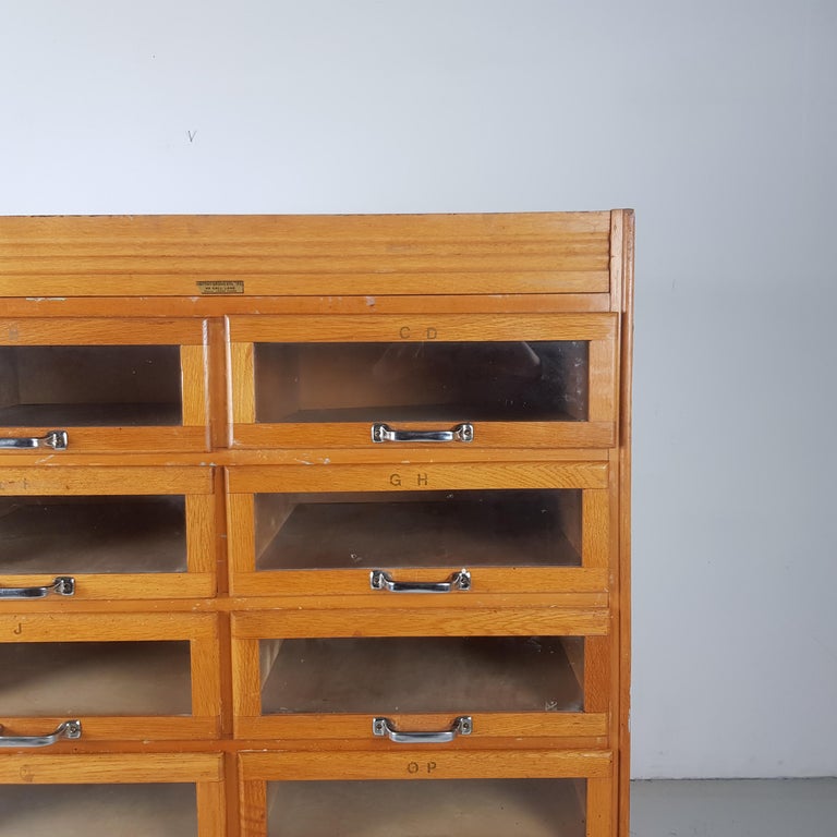 Vintage Midcentury Haberdashery Chest of Drawers In Good Condition For Sale In Lewes, East Sussex