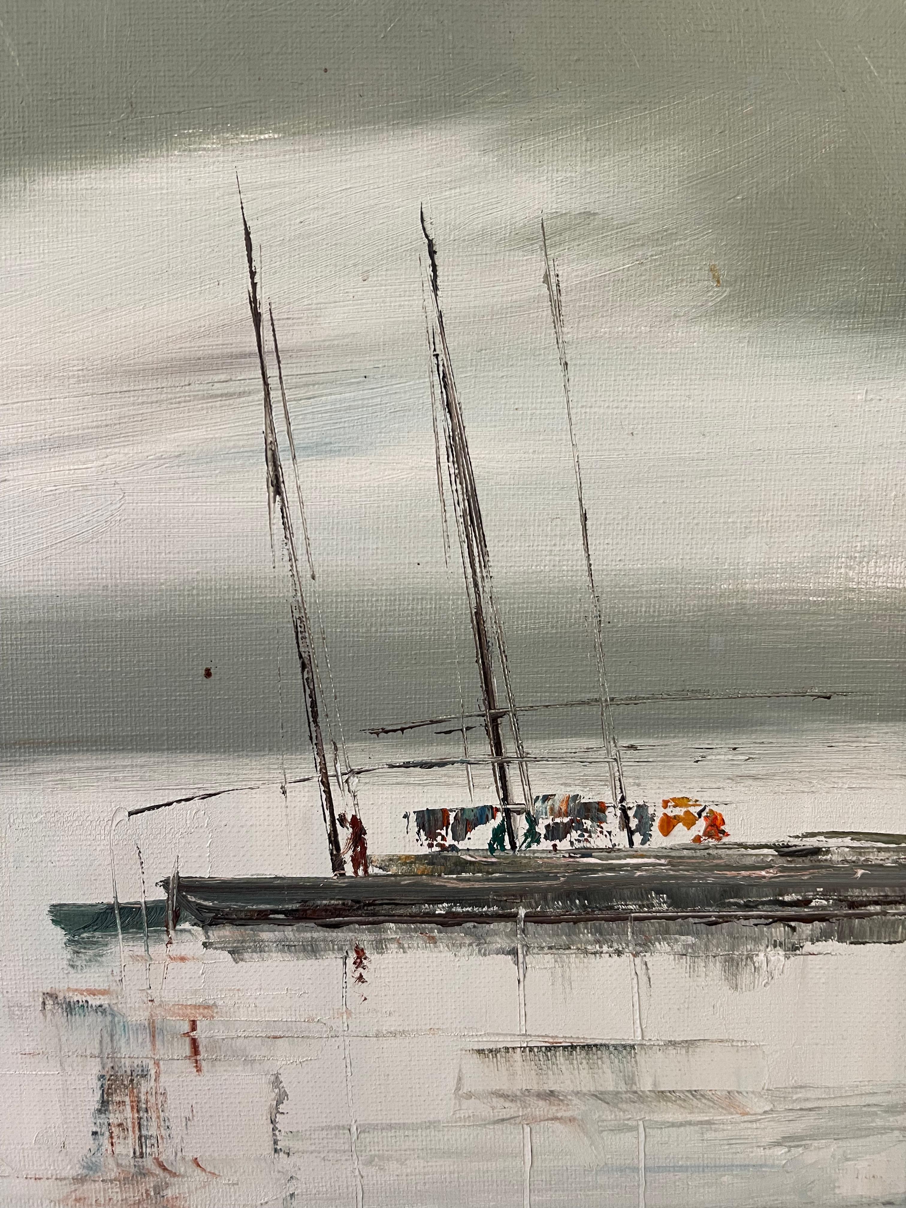XX secolo Pittura ad olio di metà secolo con scene portuali, barche e cielo coperto, firmata in vendita