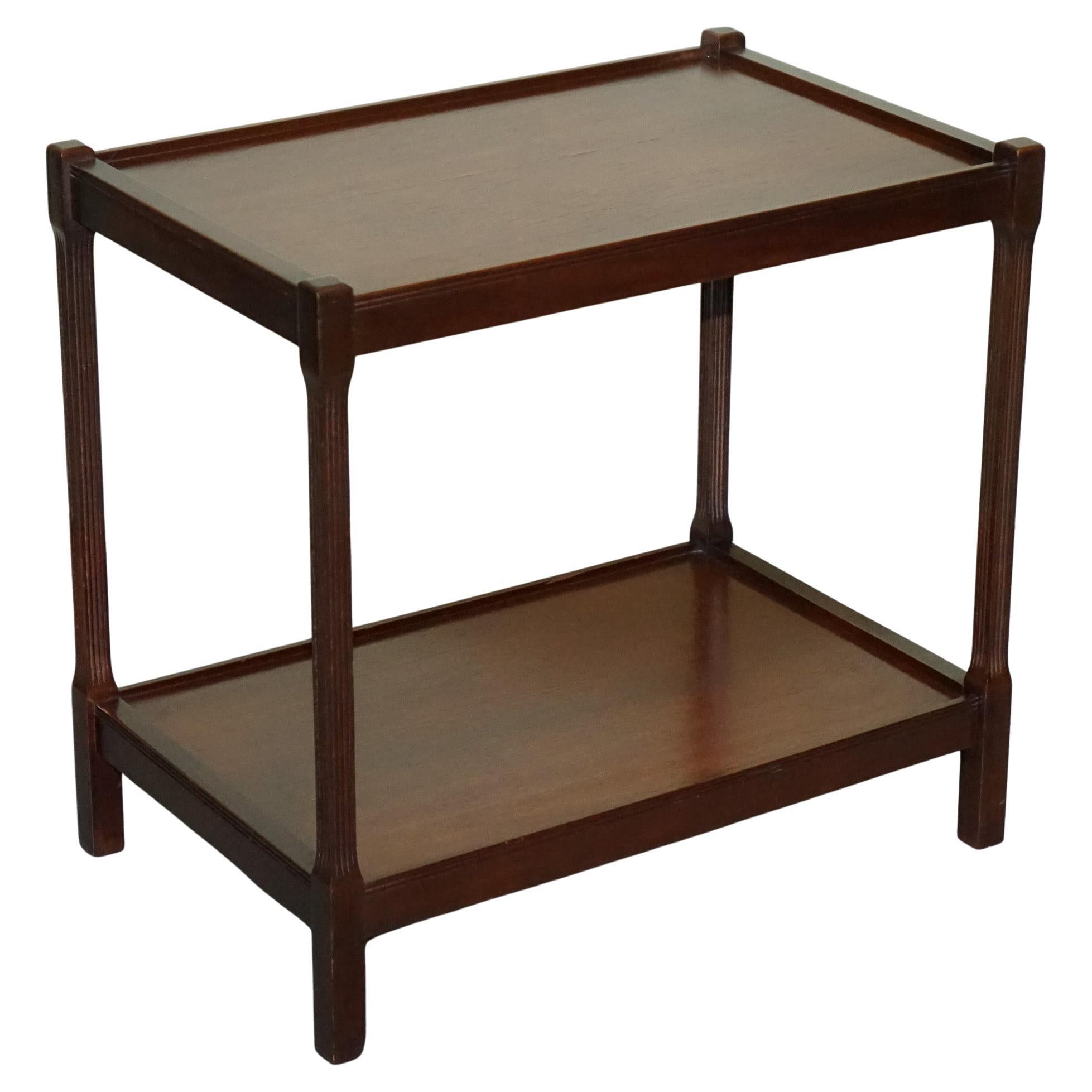 mesa auxiliar de madera maciza de mediados del siglo xx mesa auxiliar de dos niveles