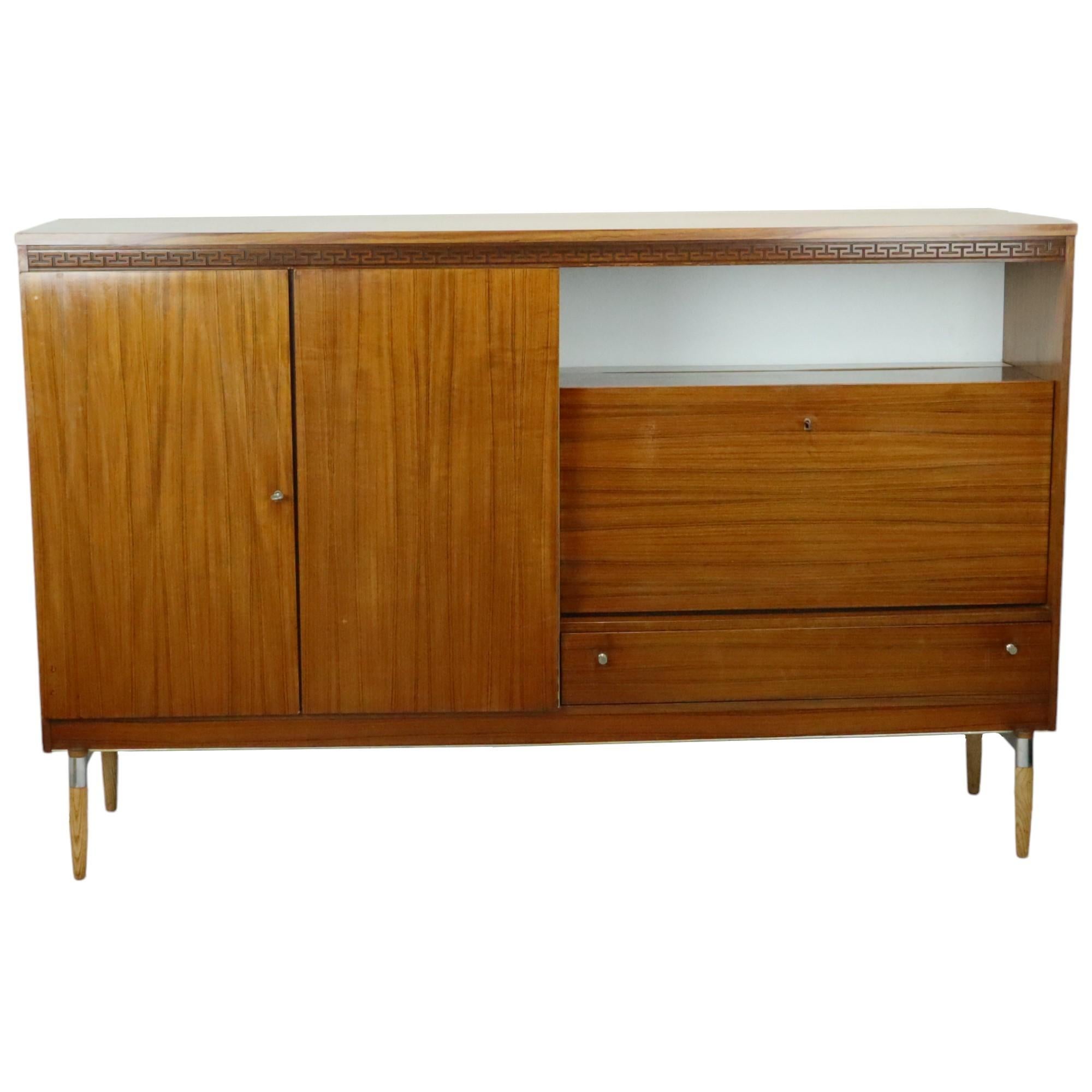 Vintage mid century highboard, large cabinet with 1 drawer and 2 doors, made of teak veneer, brass and chrome, 1960s design object, Belgium.

Beautiful large cabinet with a geometric pattern at the top, the conical legs are mounted in a chrome base,