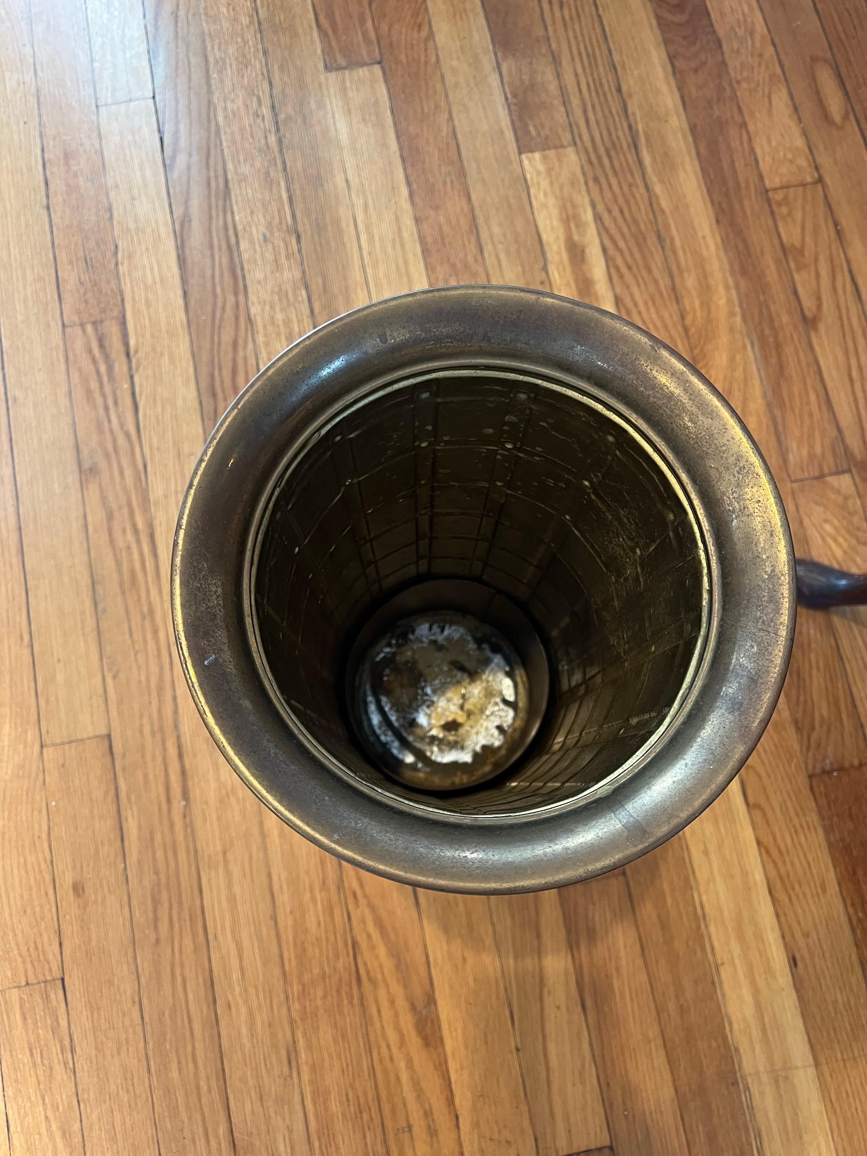 Vintage Mid Century Hollywood Regency Brass Stick Umbrella Stand Lattice Motif In Good Condition For Sale In W Allenhurst, NJ