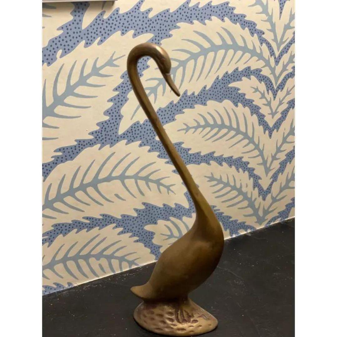 Laiton Figurine Swan en laiton Vintage Mid-Century Hollywood Regency / Chinoiserie Style en vente