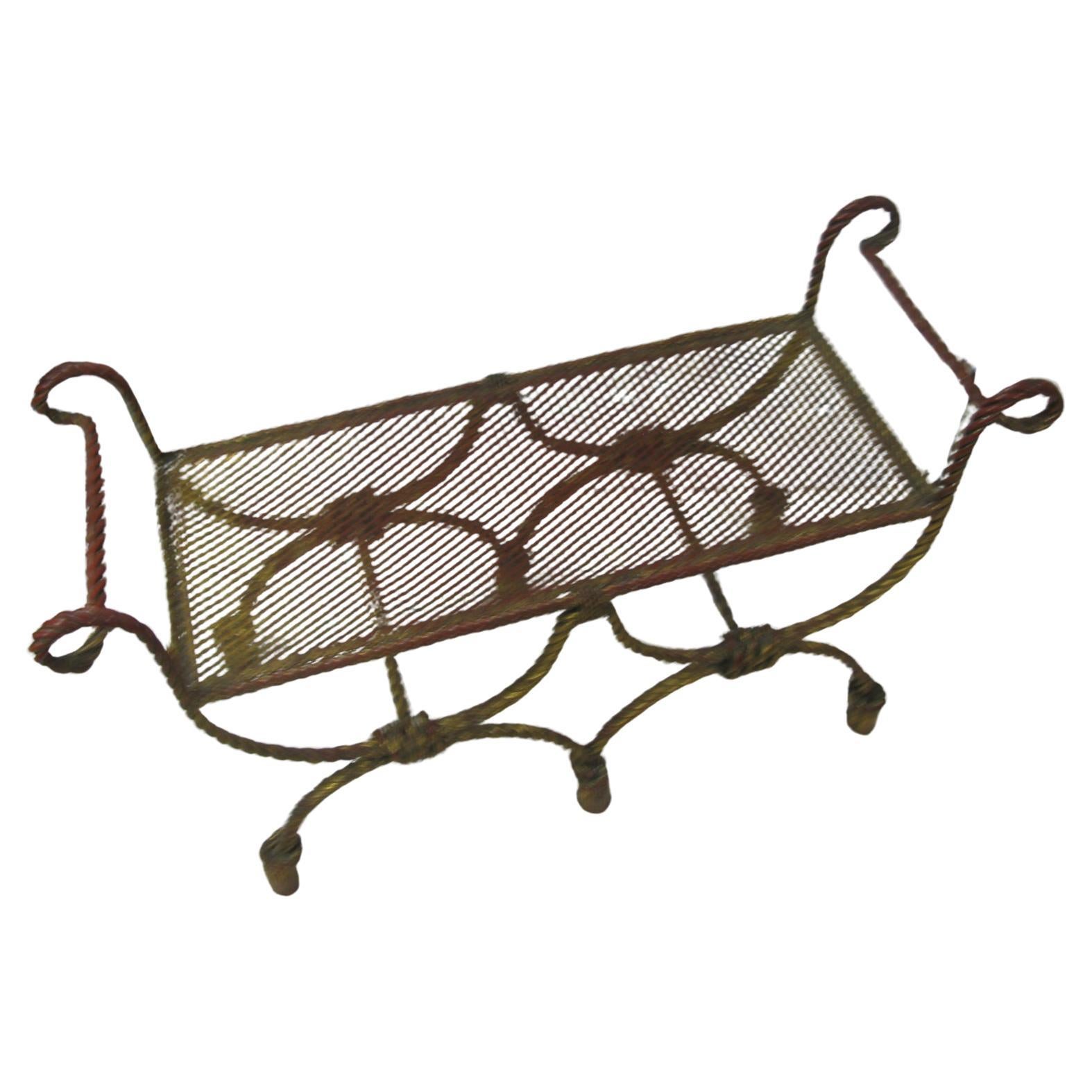 Metà XX secolo Panchina doppia dorata con corda e nappe, Italia, metà del secolo scorso, Hollywood Regency in vendita