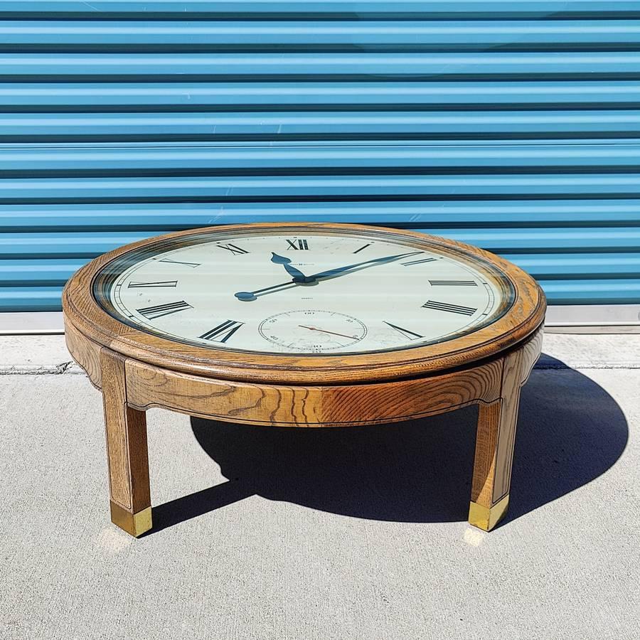 Vintage Mid-Century Howard Miller Clock Coffee Table In Good Condition In Chino Hills, CA