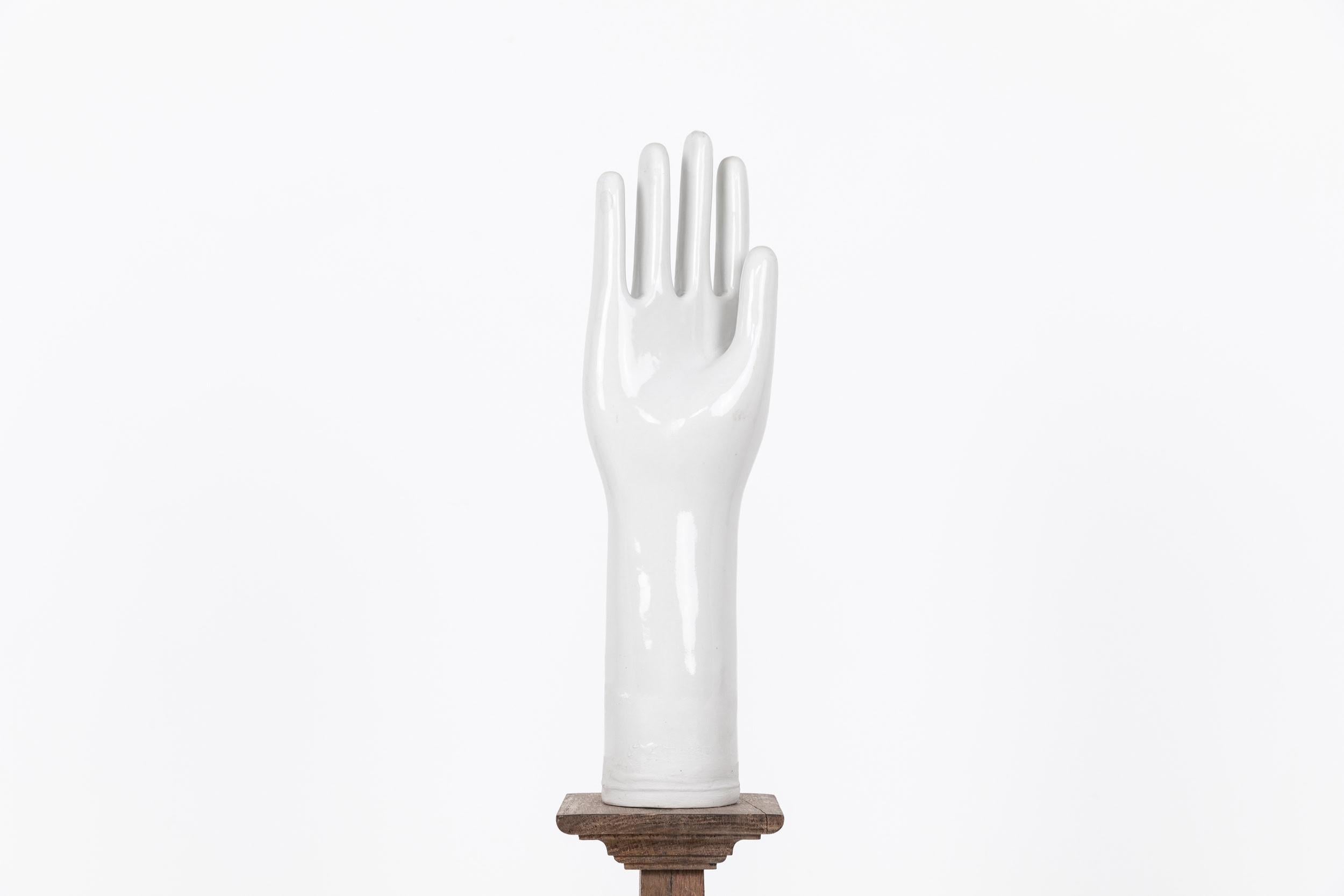 Vintage Mid-Century Industrial Ceramic Glove Mould Statue. c.1960 In Fair Condition For Sale In London, GB