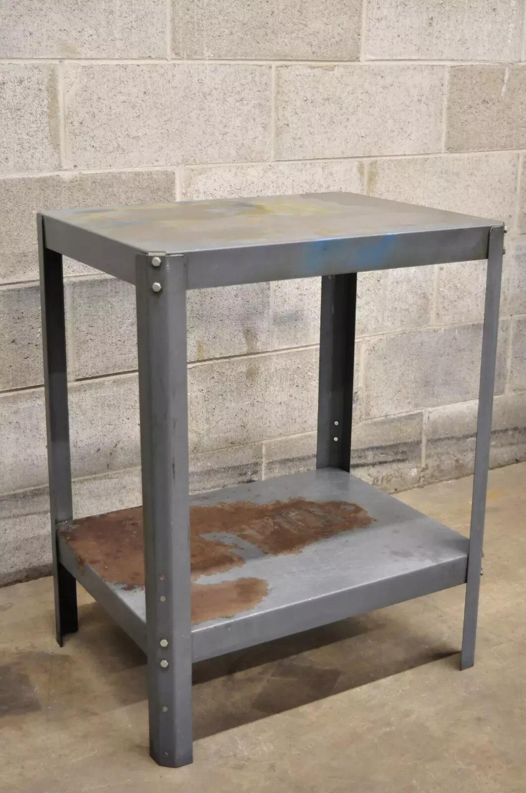 Vintage Mid Century Industrial Steel Metal 2 Tier Rusty Garage Work Side Table in vendita 3
