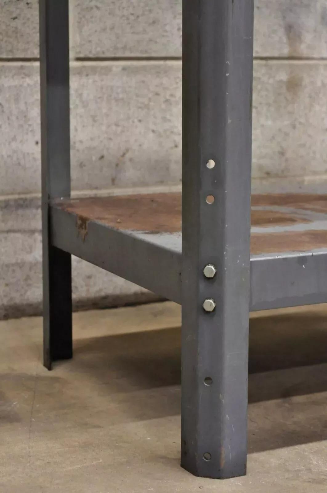 Vintage Mid Century Industrial Steel Metal 2 Tier Rusty Garage Work Side Table in vendita 1