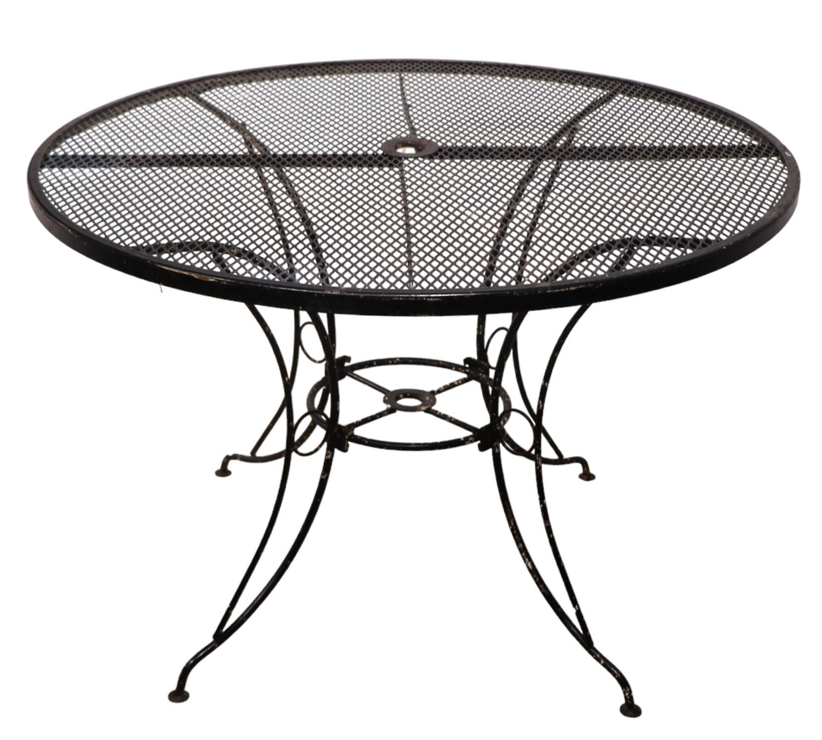 Vintage Mid Century  Table à manger de jardin att. à Woodard en vente 3