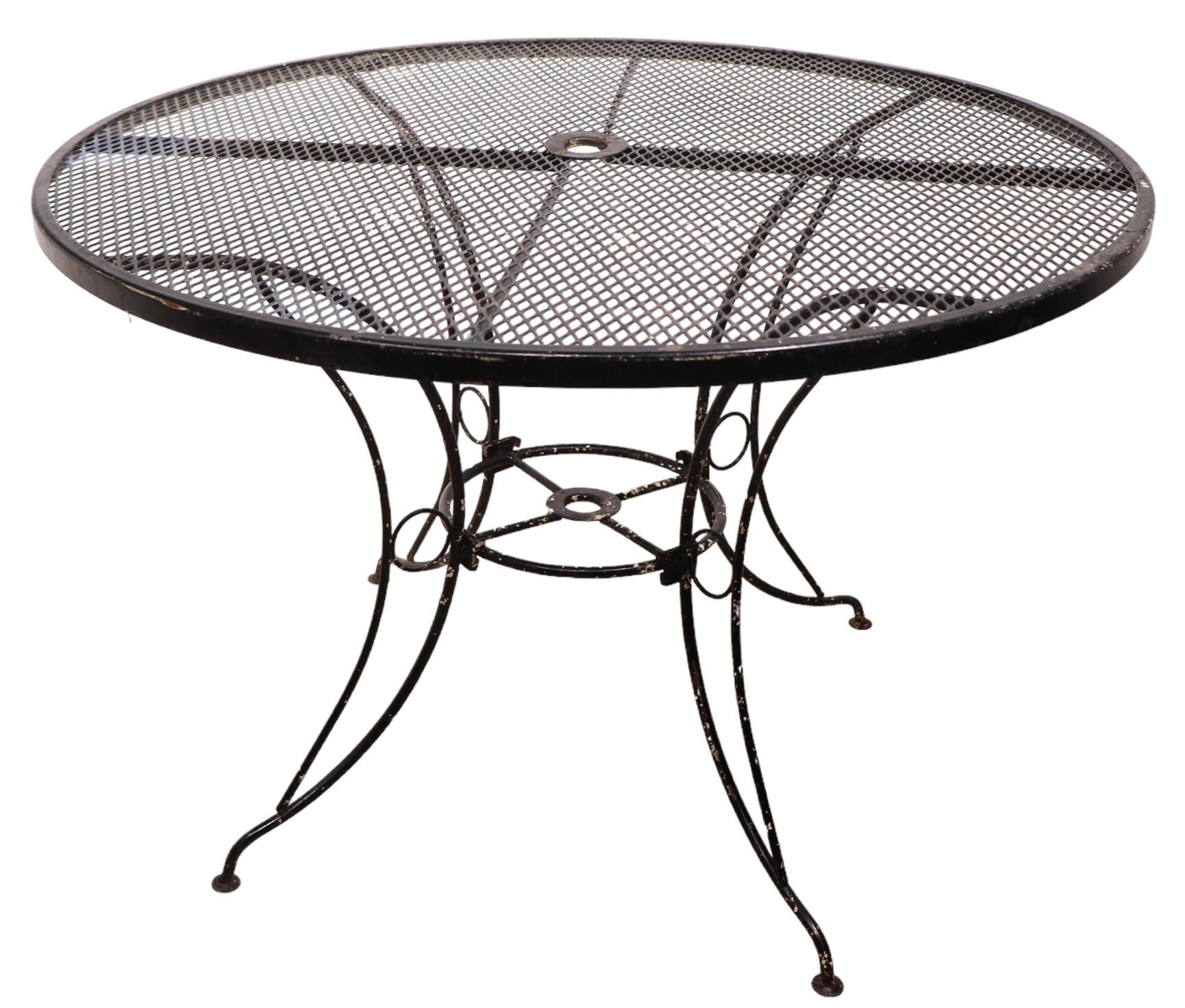 Vintage Mid Century  Table à manger de jardin att. à Woodard en vente 1