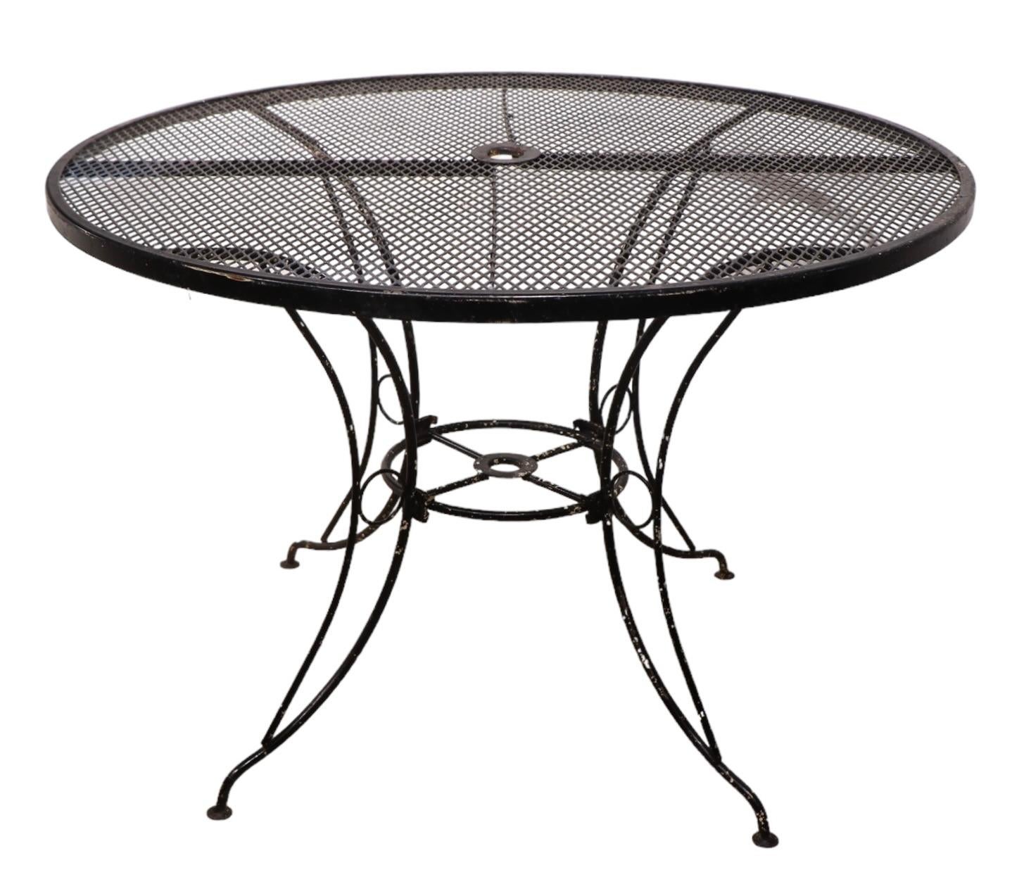 Vintage Mid Century  Table à manger de jardin att. à Woodard en vente 2