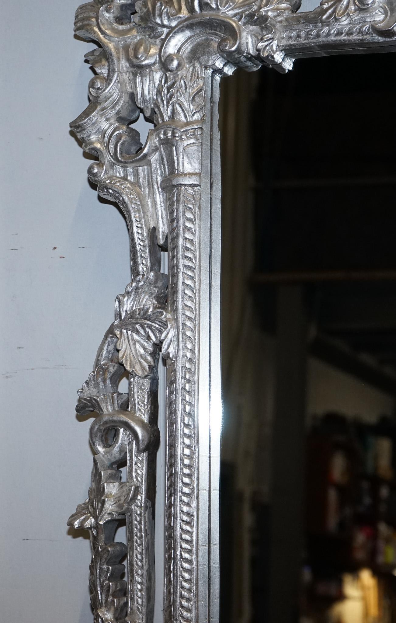 VINTAGE MITAD DE SIGLO ITALIANO ESTILO BARROCO MiRRROR DE PARED PINTADO A MANO EN PLATA en Bueno estado para la venta en Pulborough, GB