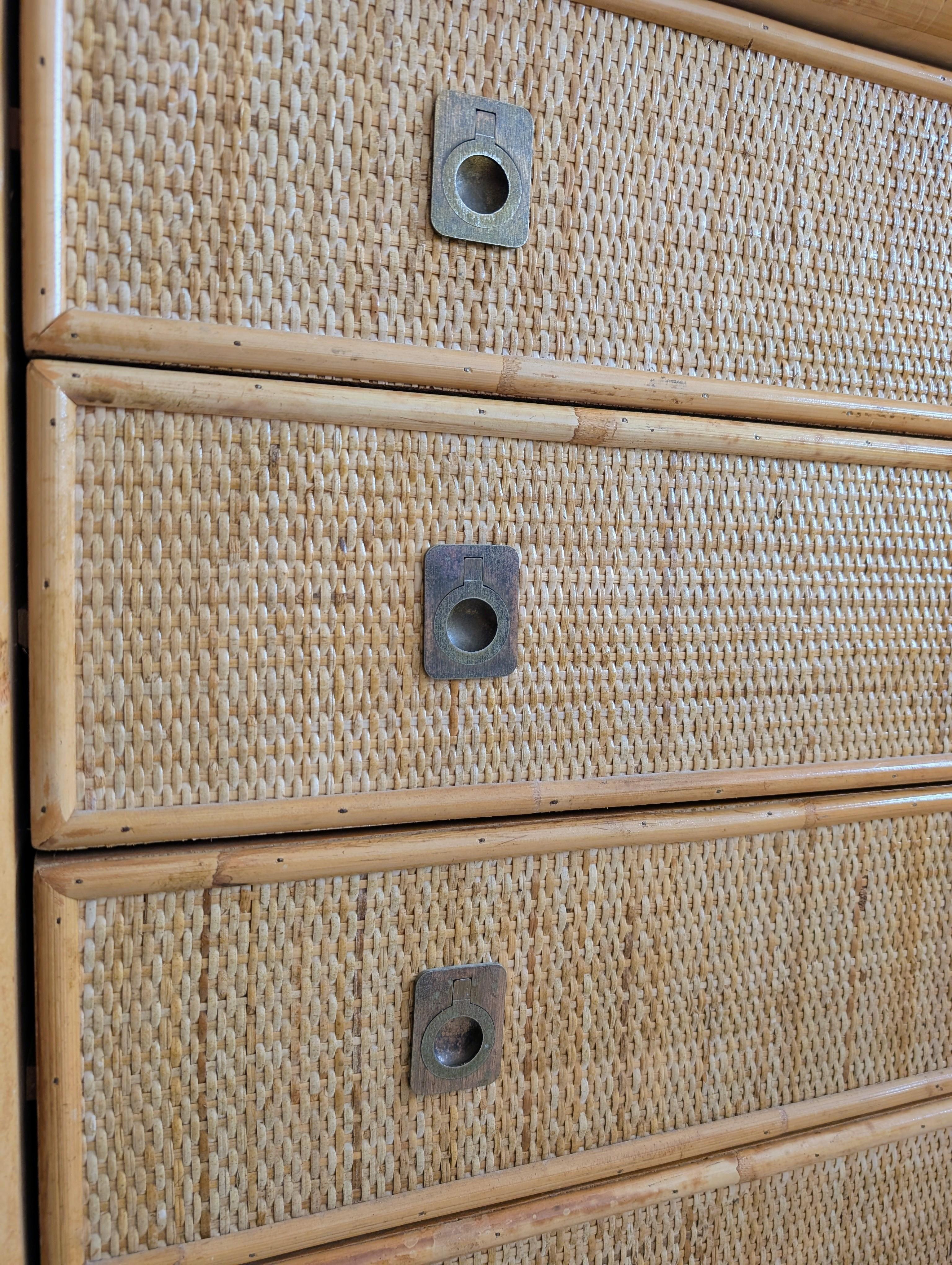 Cassettiera vintage di metà secolo in bambù, rattan e ottone Dal Vera anni '70 in vendita 3
