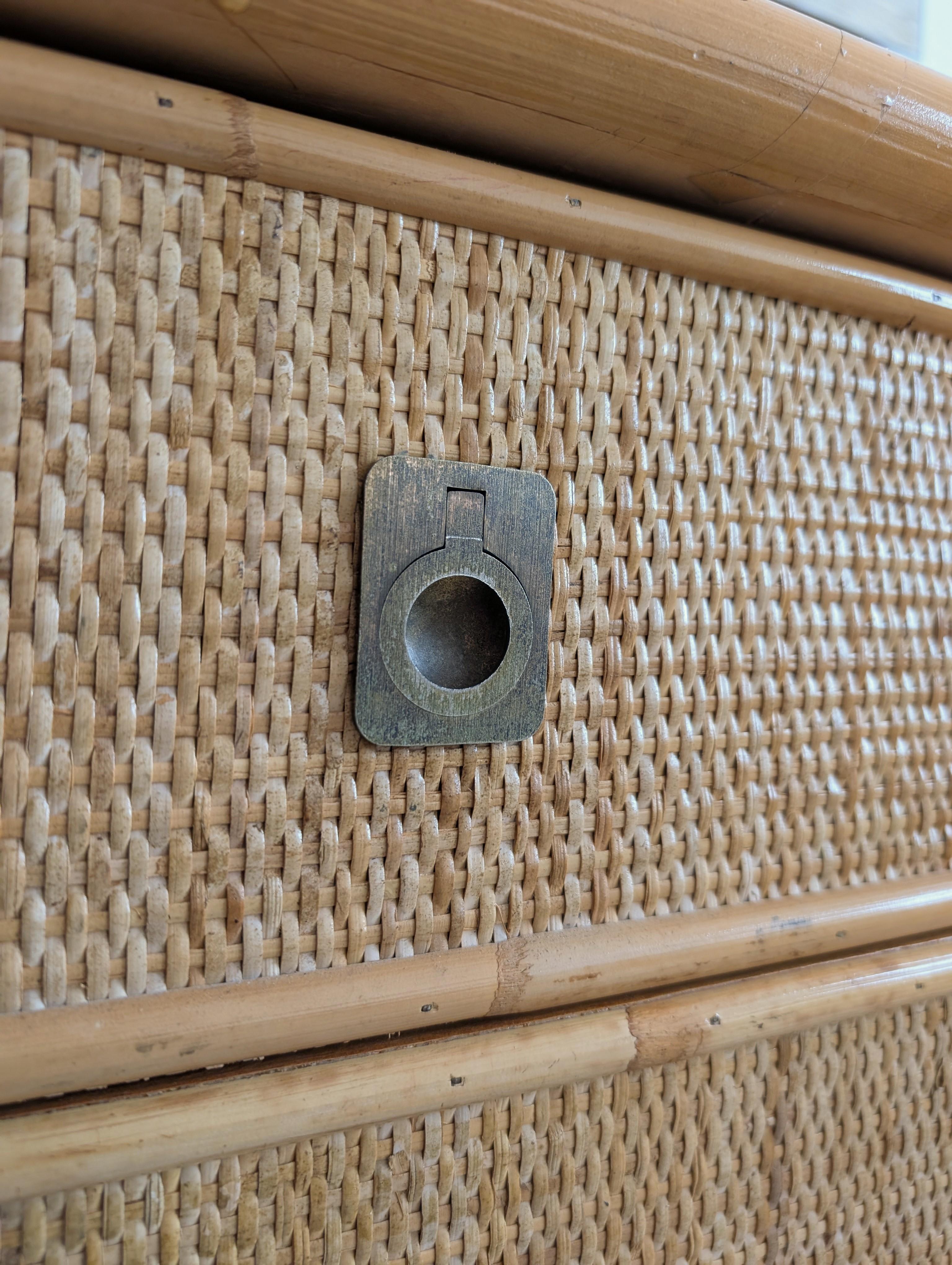 Cassettiera vintage di metà secolo in bambù, rattan e ottone Dal Vera anni '70 in vendita 4