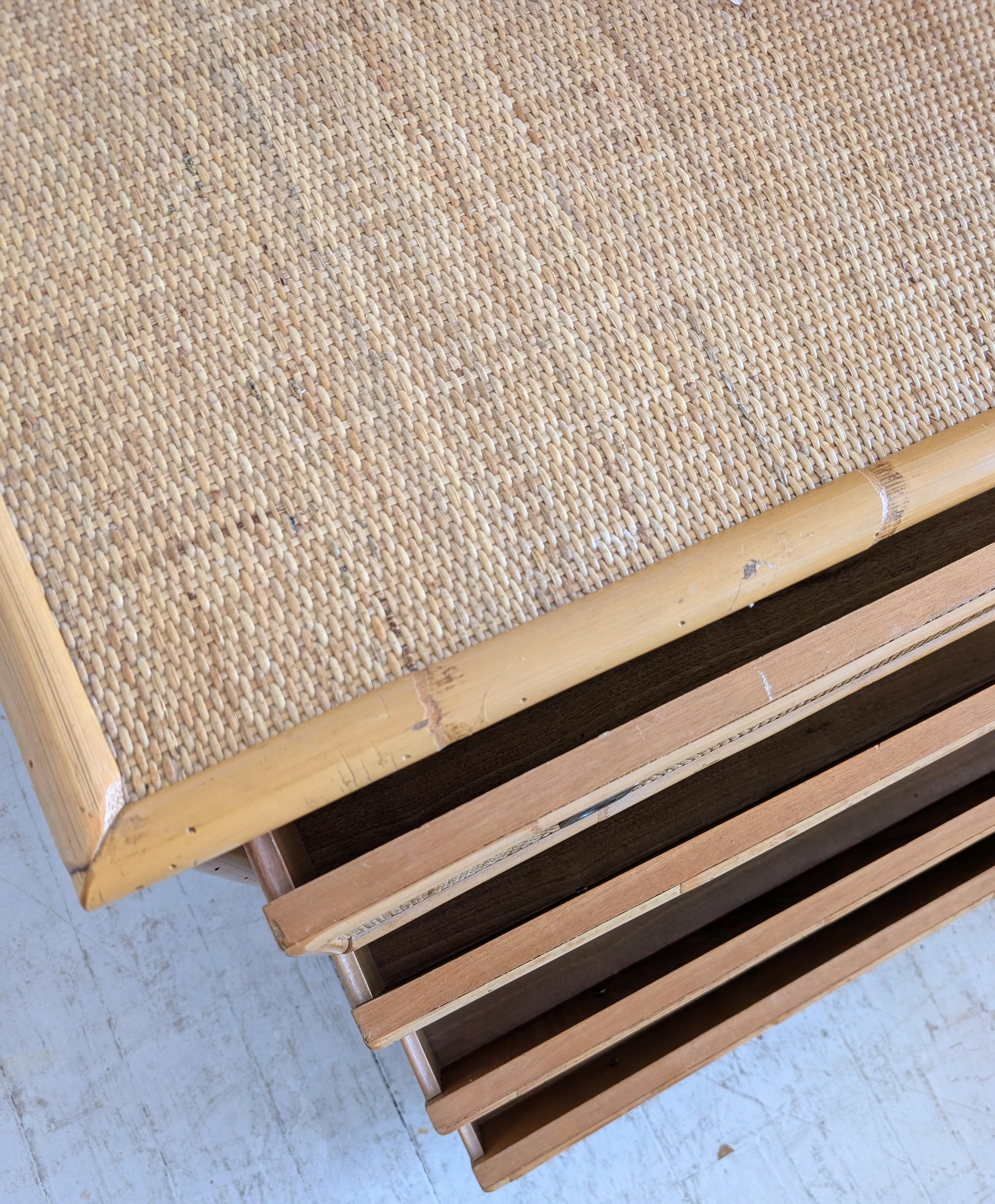 Cassettiera vintage di metà secolo in bambù, rattan e ottone Dal Vera anni '70 in vendita 5