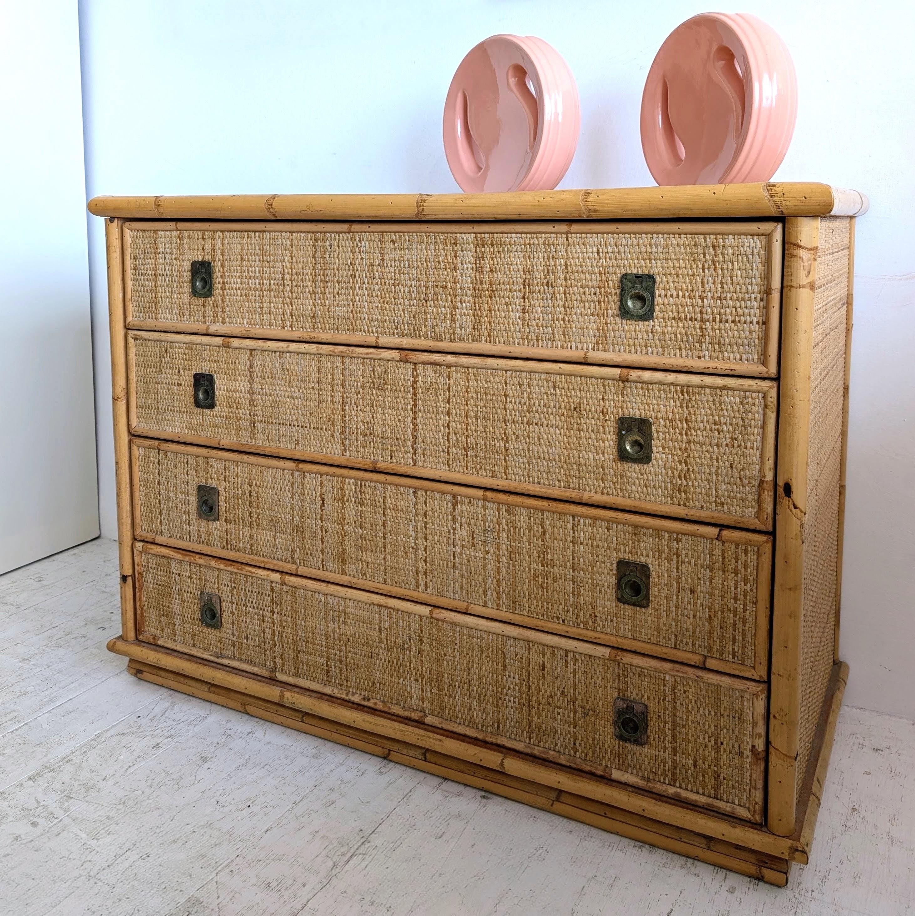 Ottone Cassettiera vintage di metà secolo in bambù, rattan e ottone Dal Vera anni '70 in vendita